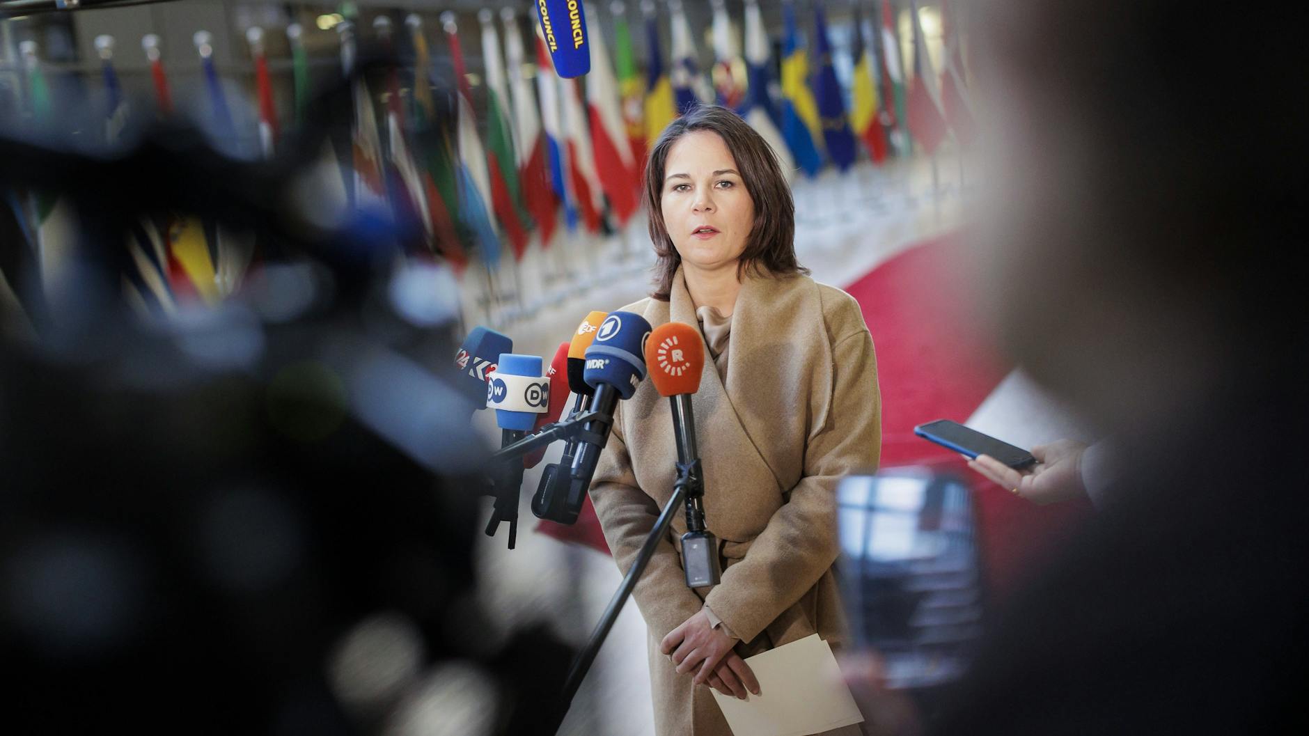 Annalena Baerbock antwortete auf Nachfragen der Presse in Brüssel nicht.