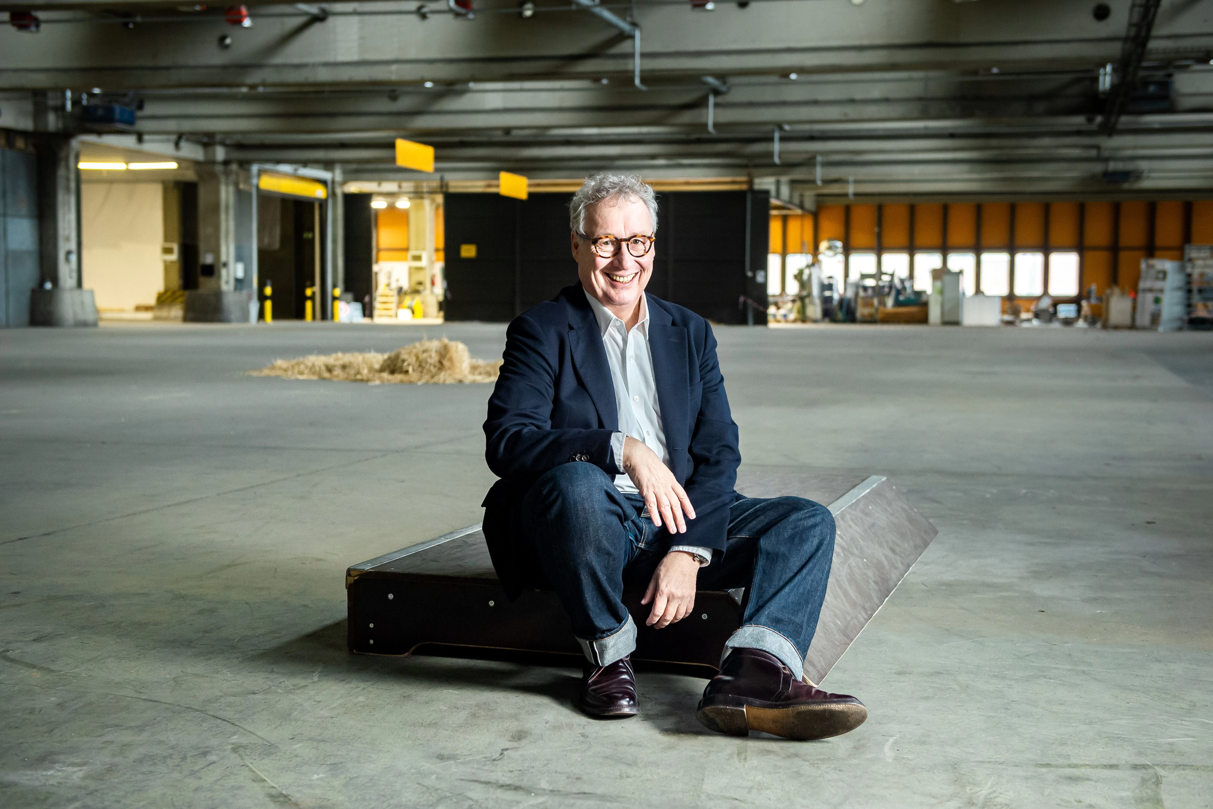Optimistisch: Alexander Voigt in der ehemaligen Luftfrachthalle des Flughafens Tegel