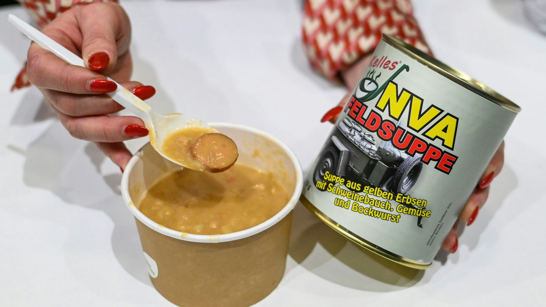 Die NVA-Feldsuppe: Die wichtigste Zutat, die Bockwurst, kommt sogar aus Berlin.