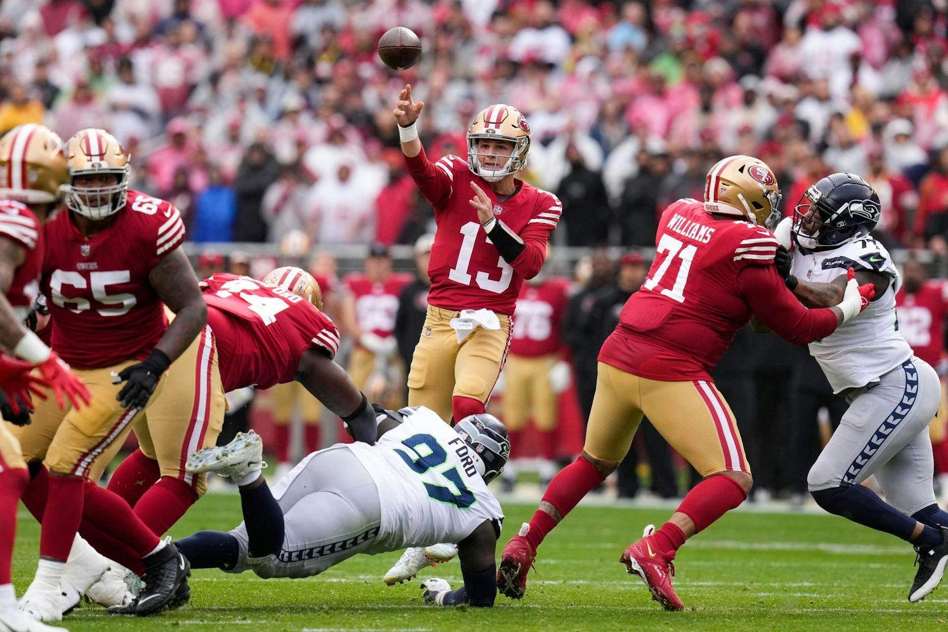 San Francisco 49ers Quarterback Brock Purdy (13) wirft einen Pass.