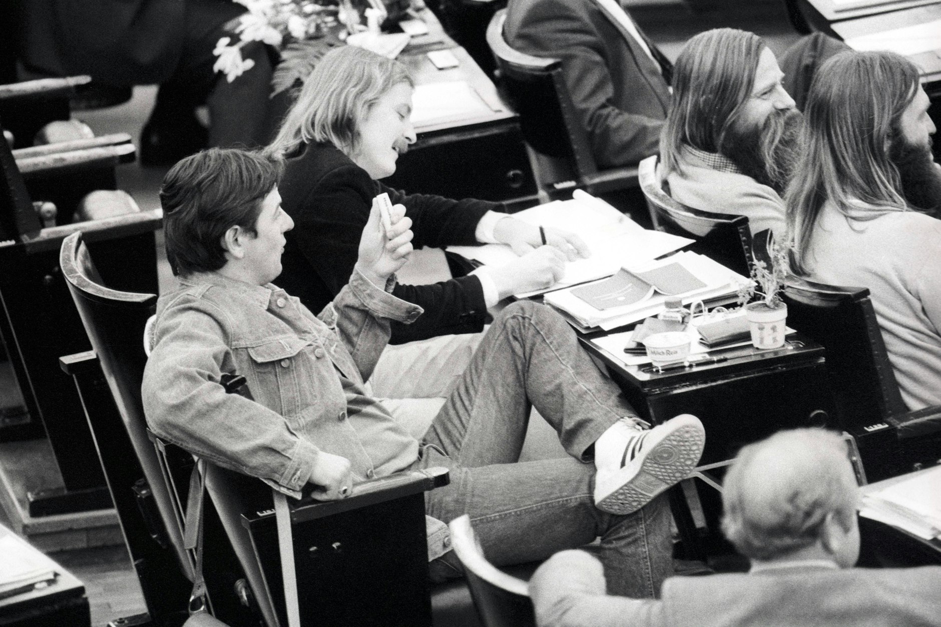 Mode nicht als Distinktionsmerkmal, sondern als Zeichen der Revolte: Joschka Fischer im Bundestag, 1983.