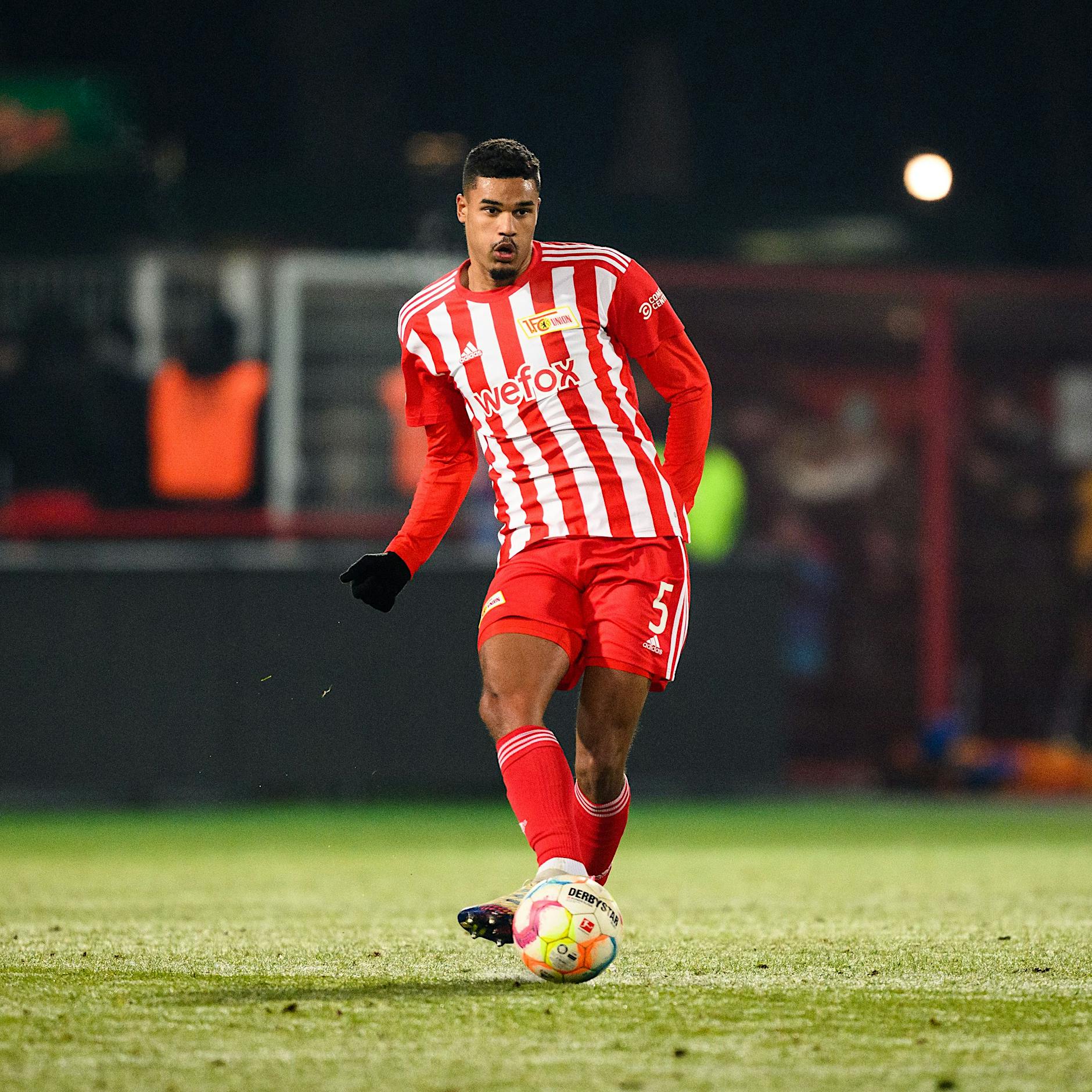 Das Kopfball-Ungeheuer weckt erste Begehrlichkeiten