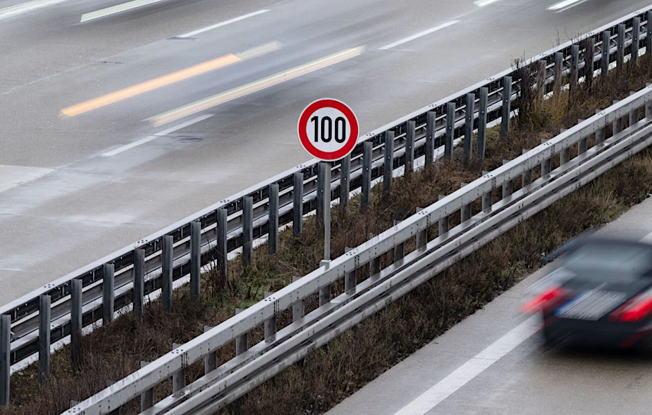 Umweltbundesamt: Tempolimit bringt mehr CO2-Einsparung als gedacht