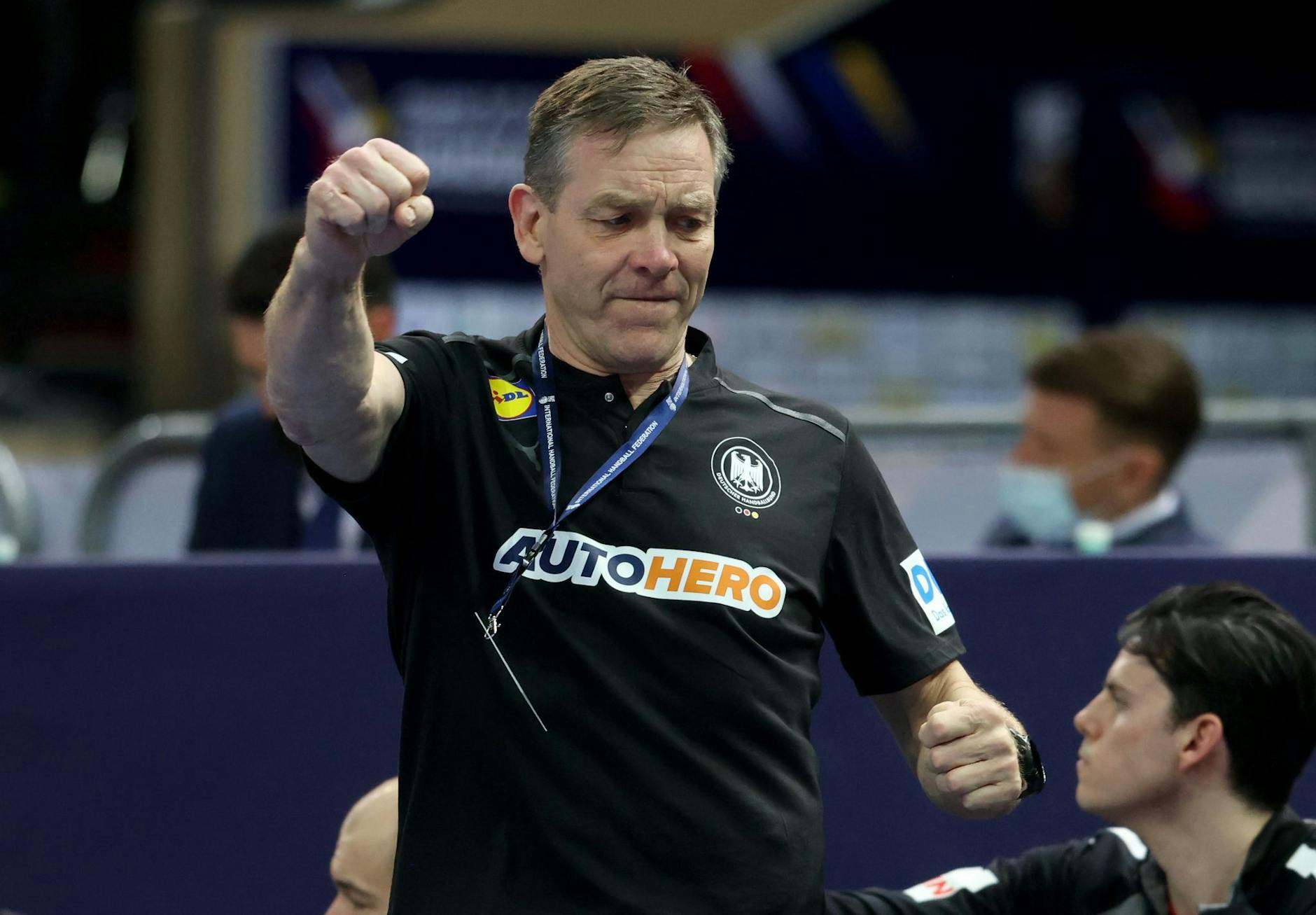 Deutschlands Trainer Gislason freut sich auf das Viertelfinale, ganz egal, wer der Gegner wird.