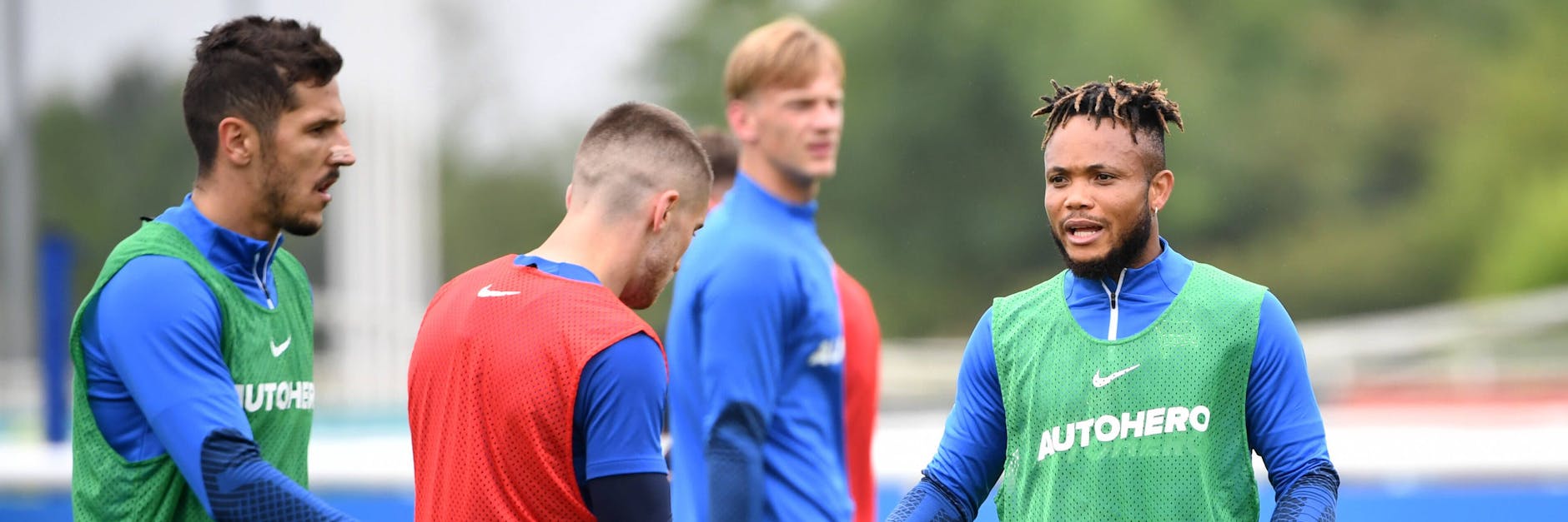 Zwei, die Hertha immens und noch länger fehlen: Stürmer Stevan Jovetic (l.) und Flügelflitzer Chideru Ejuke (r.). 