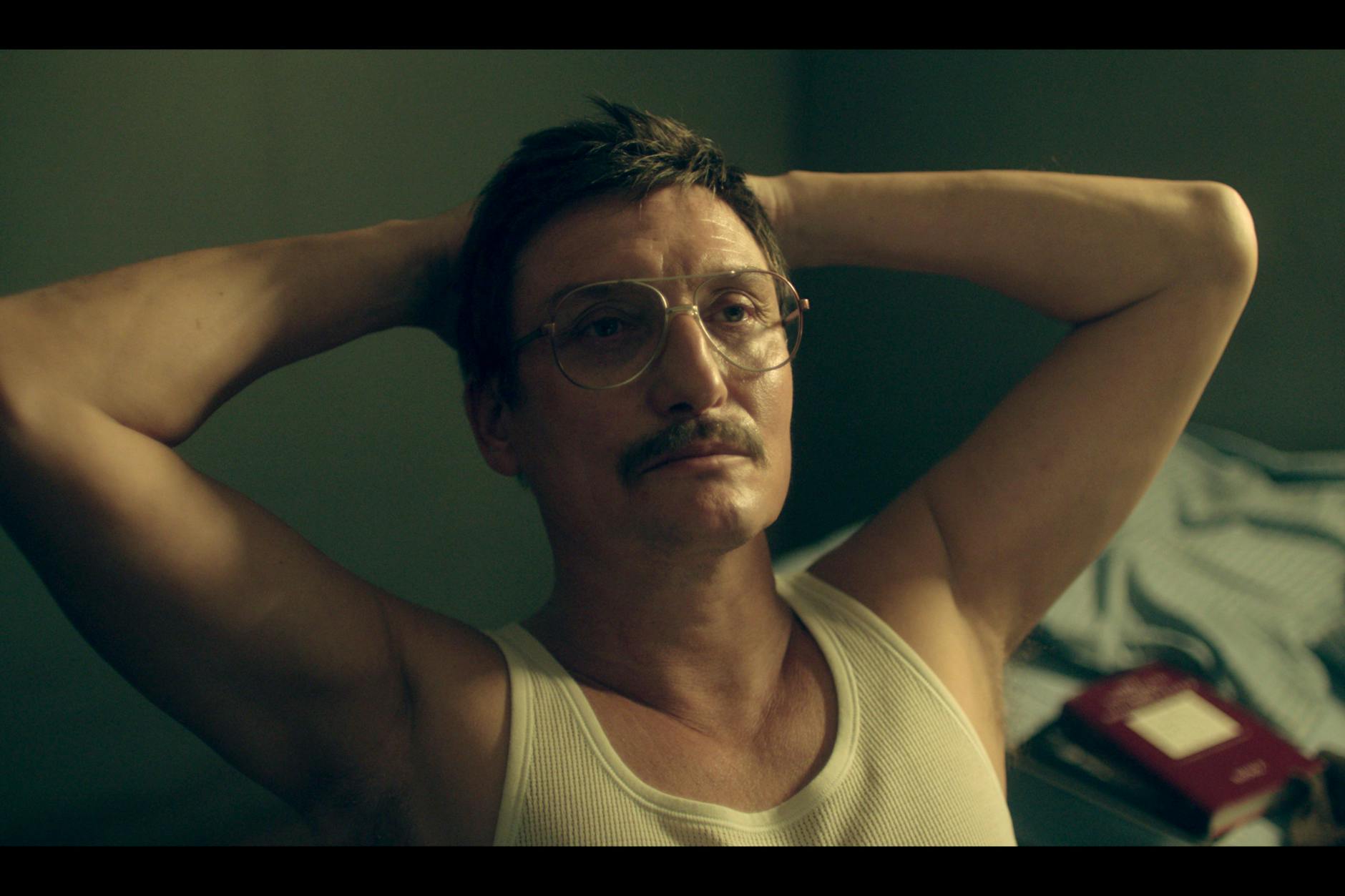 Oliver Masucci spielt in einer Amazon-Serie den Schwerverbrecher Raik Doormann, der am Säurefassmörder Lutz Reinstrom angelehnt ist.