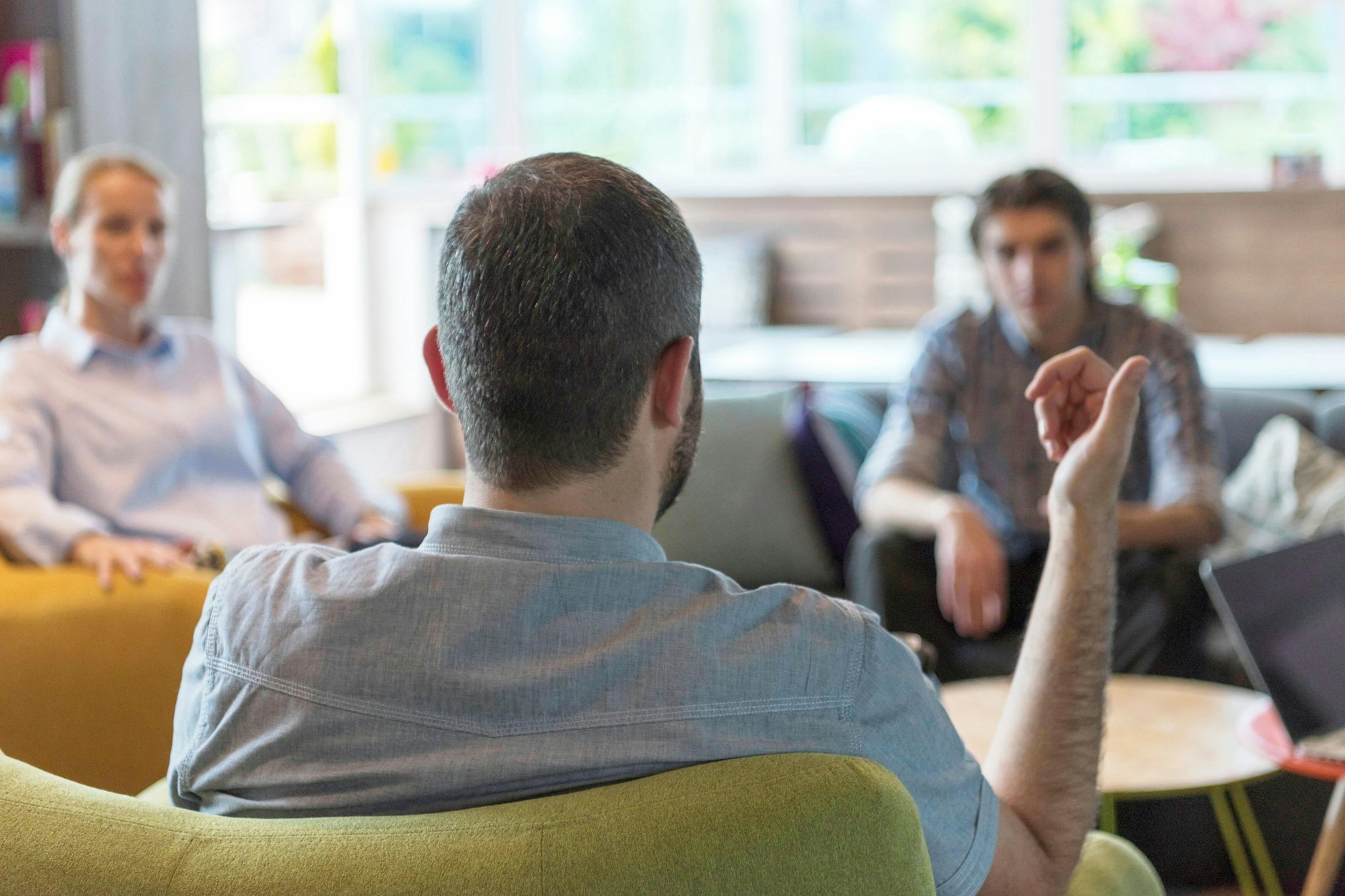 Erzählen und einander zuhören in Erzählsalons.