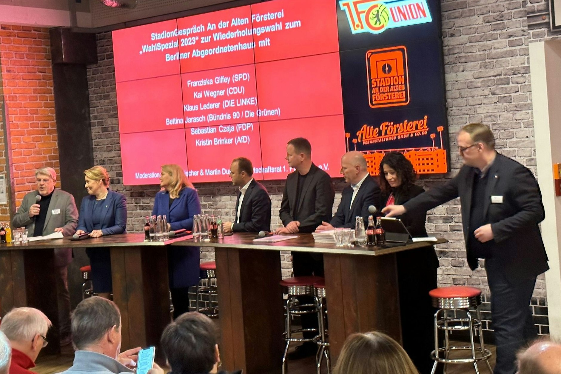 Es diskutierten: Moderator Martin Duske (von links), Franziska Giffey (SPD), Kristin Brinker (AfD), Sebastian Czaja (FDP), Klaus Lederer (Linke), Kai Wegner (CDU), Bettina Jarasch (Grüne) und Moderator Dirk Fischer.