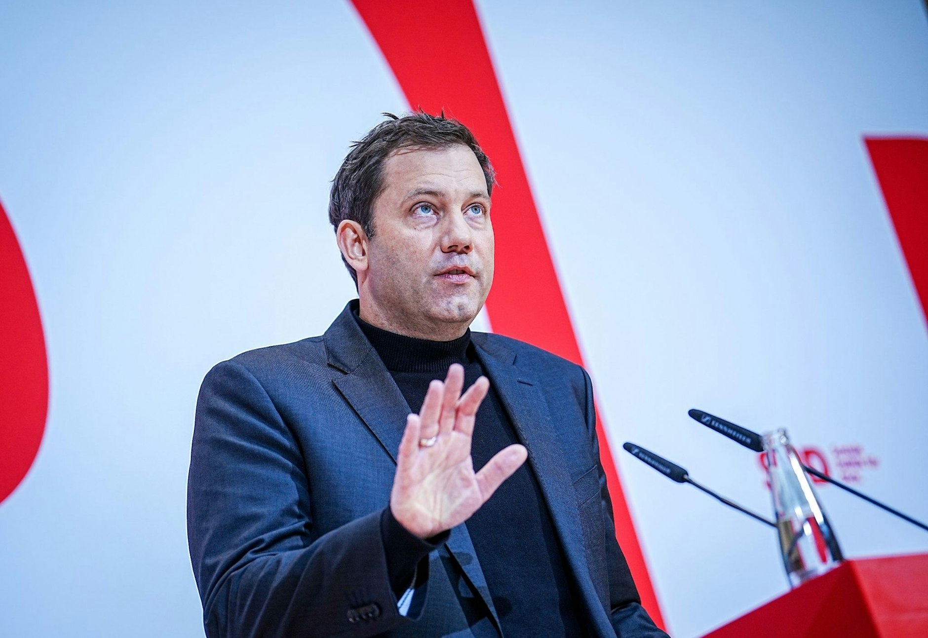 Lars Klingbeil an die Adresse von FDP und Grünen: «Nicht auseinander dividieren».  