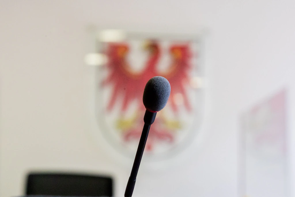 Landesregierung ruft Bürger zur Meldung als Schöffen auf