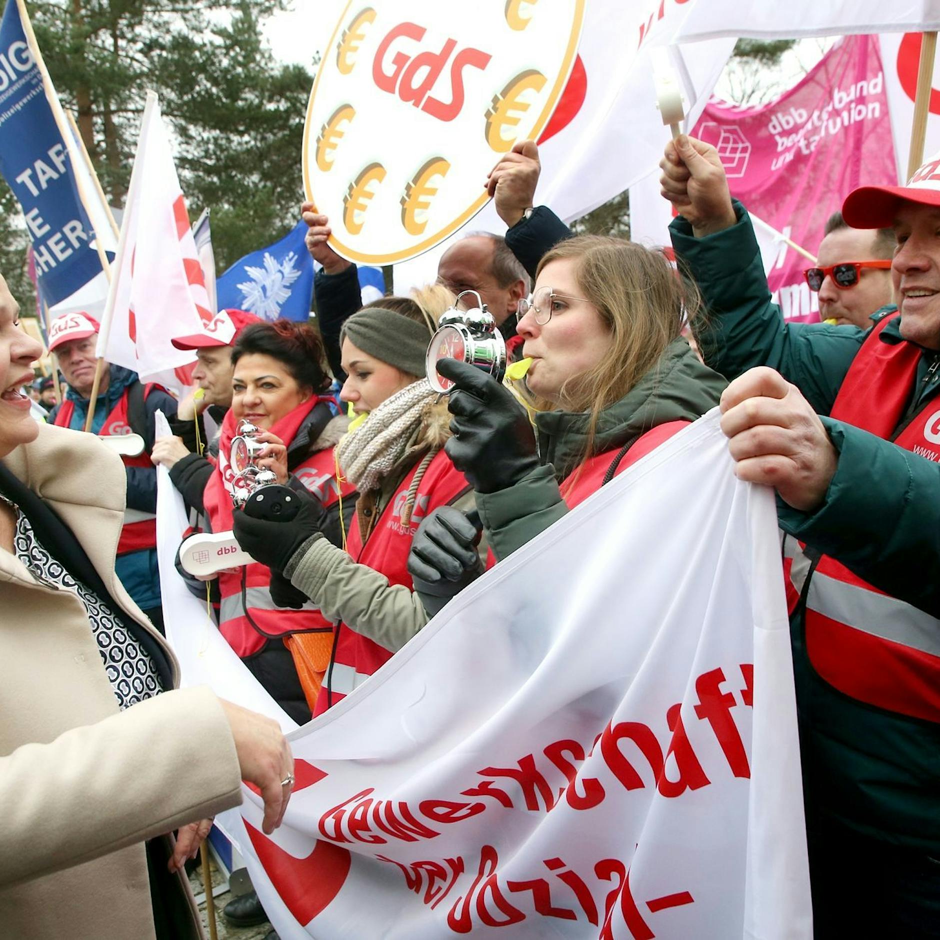 Update! Tarif-Schlacht im öffentlichen Dienst: Gewerkschaften wollen 10,5 Prozent mehr!