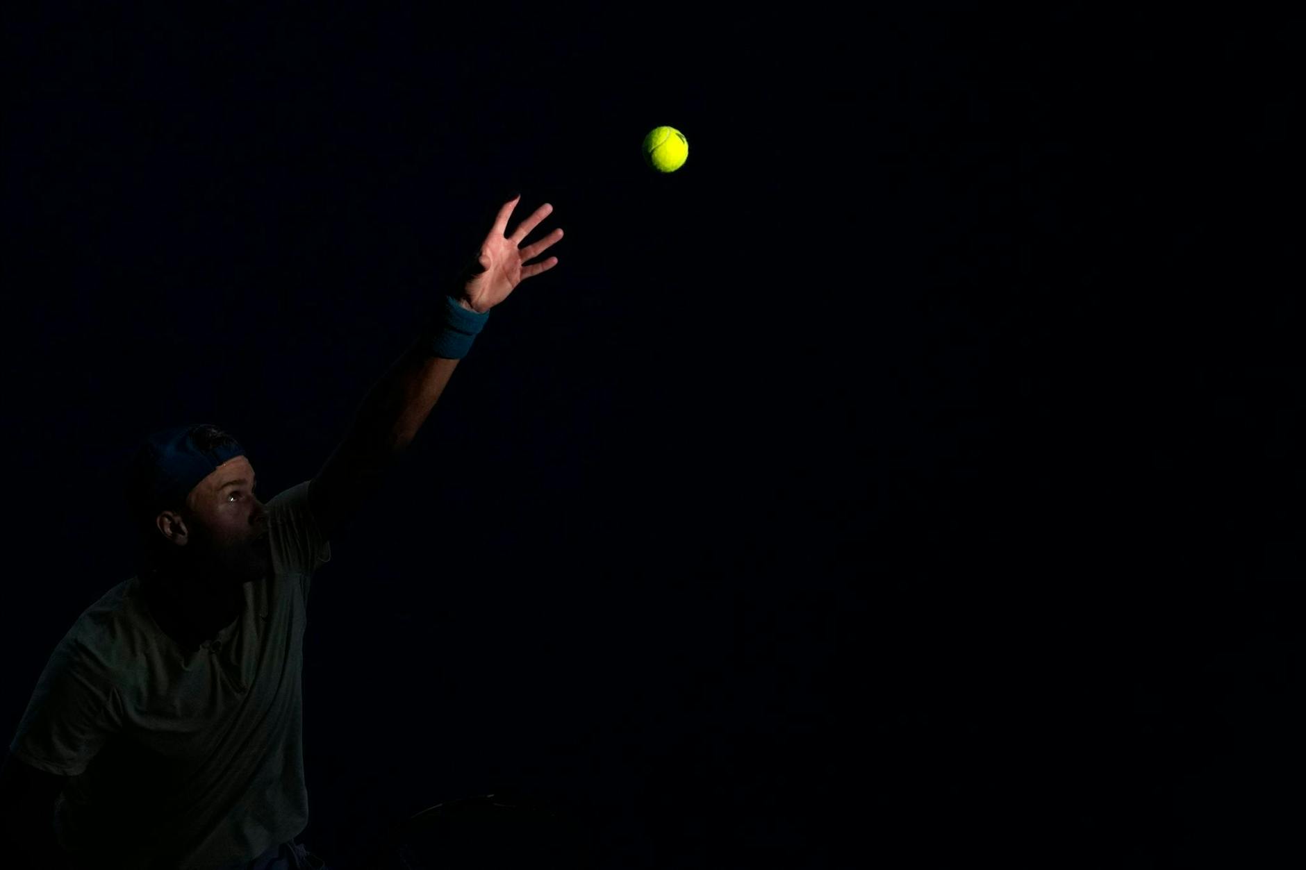 Der dänische Jungstar Holger Rune ist bei den Australian Open dem russischen Tennisspieler Andrei Rubljow im packenden Achtelfinalmatch unterlegen.