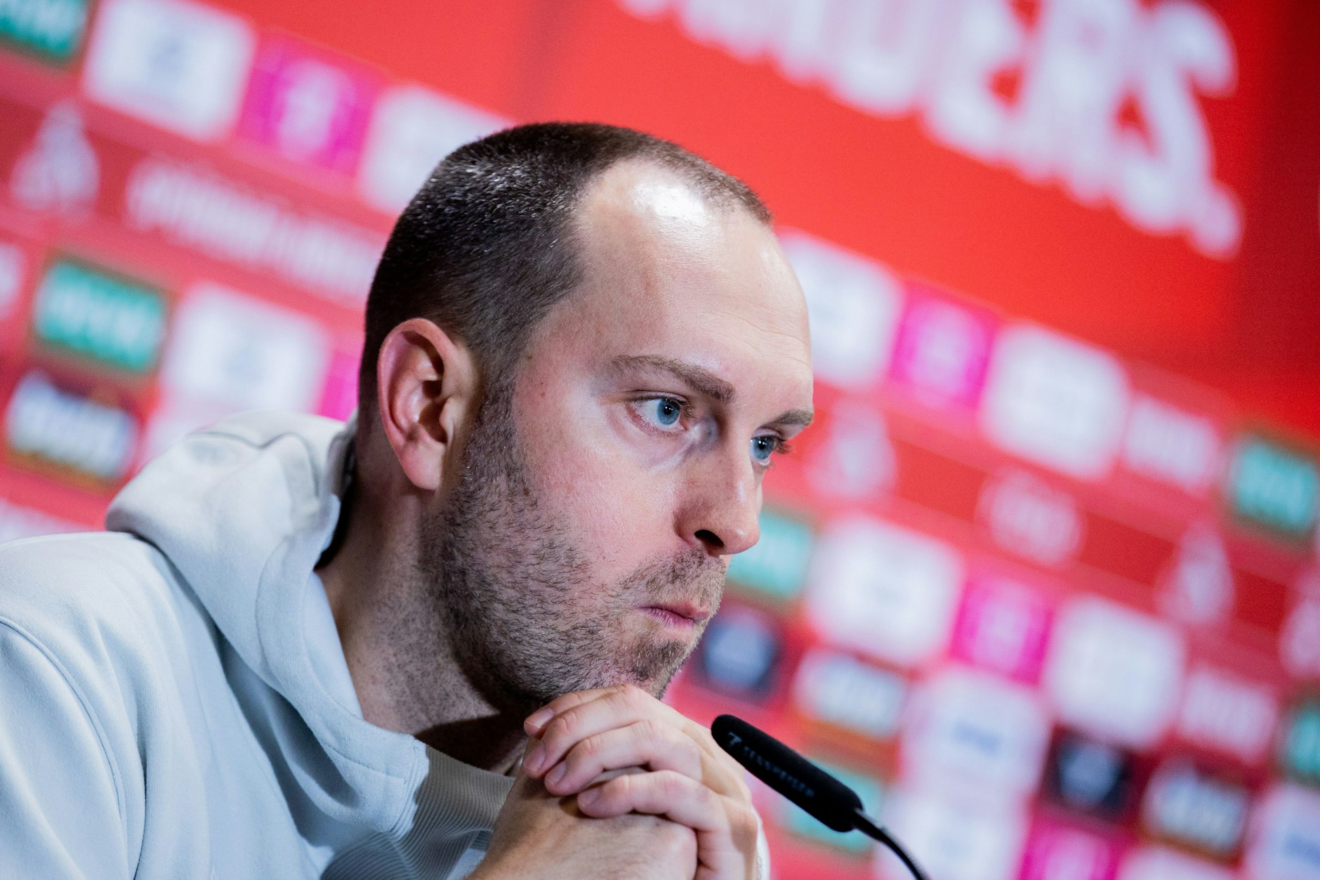 Ole Werner war auf der Pressekonferenz nach dem Köln-Spiel sichtlich betroffen.