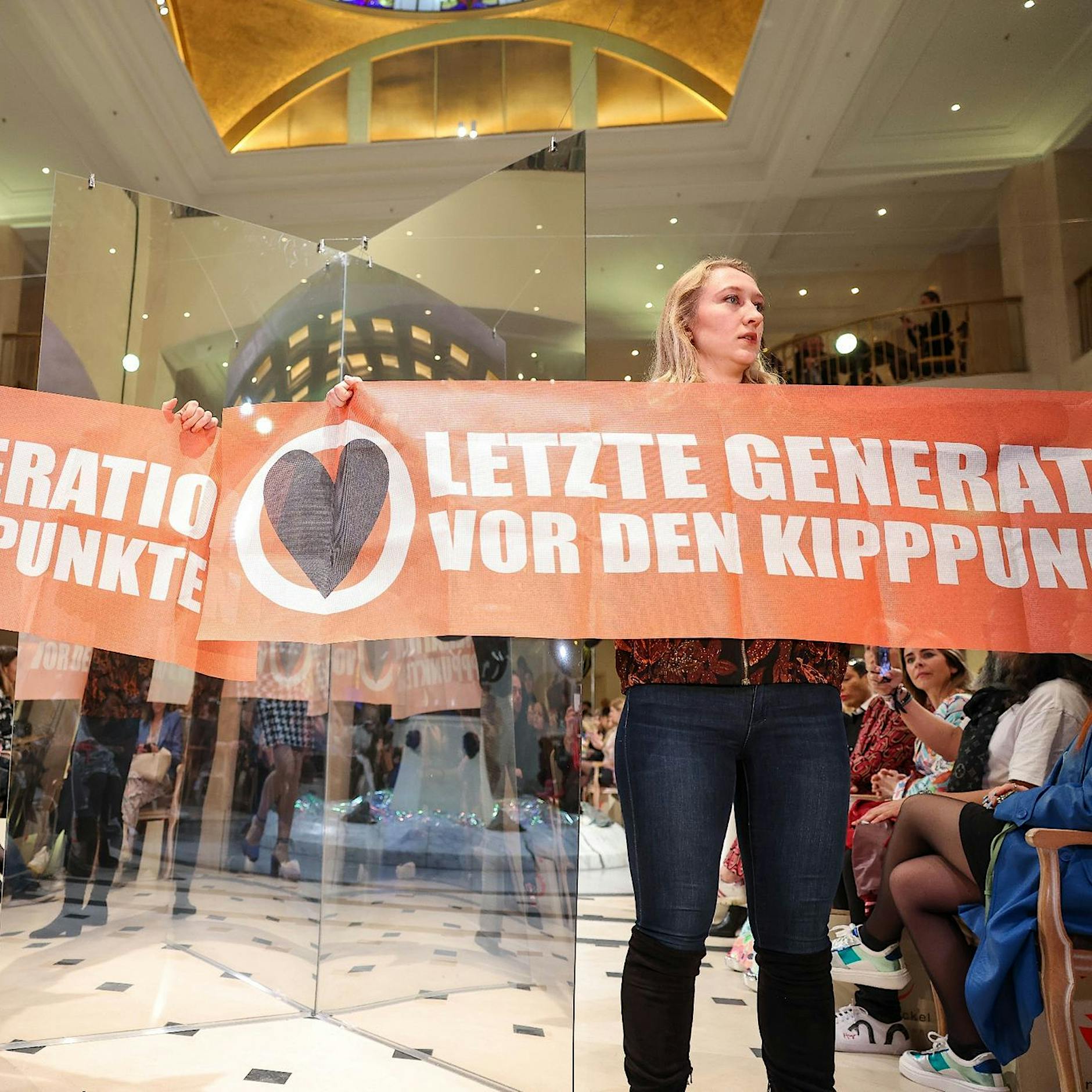 Letzte-Generation-Aktivistin: So finanzieren wir uns, wir haben Arbeit mit Sinn