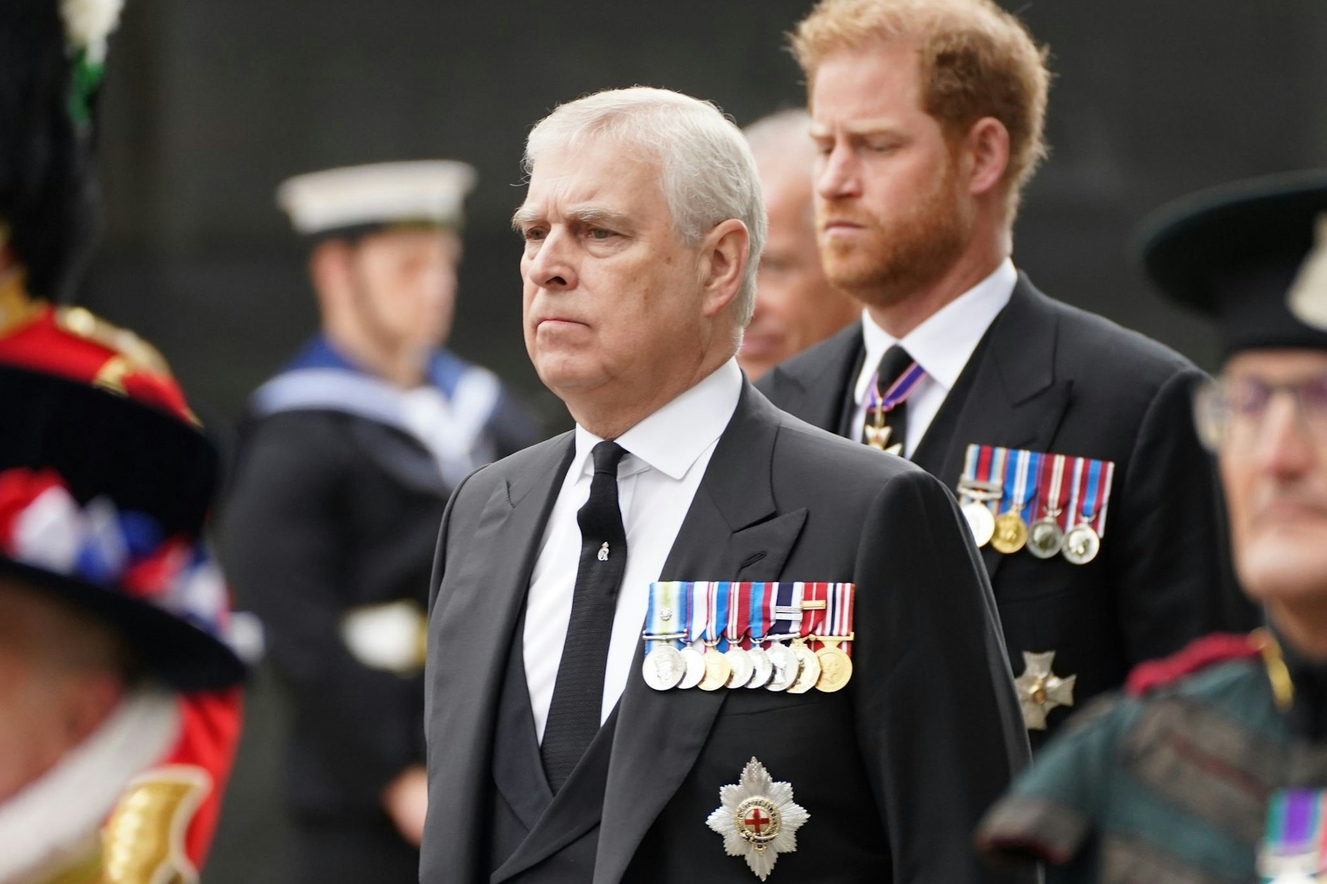 Das britische Königshaus kommt aus den Schlagzeilen nicht heraus. Nun muss sich Prinz Andrew, hier mit Prinz Harry im Hintergrund, erneut Missbrauchsvorwürfen stellen.