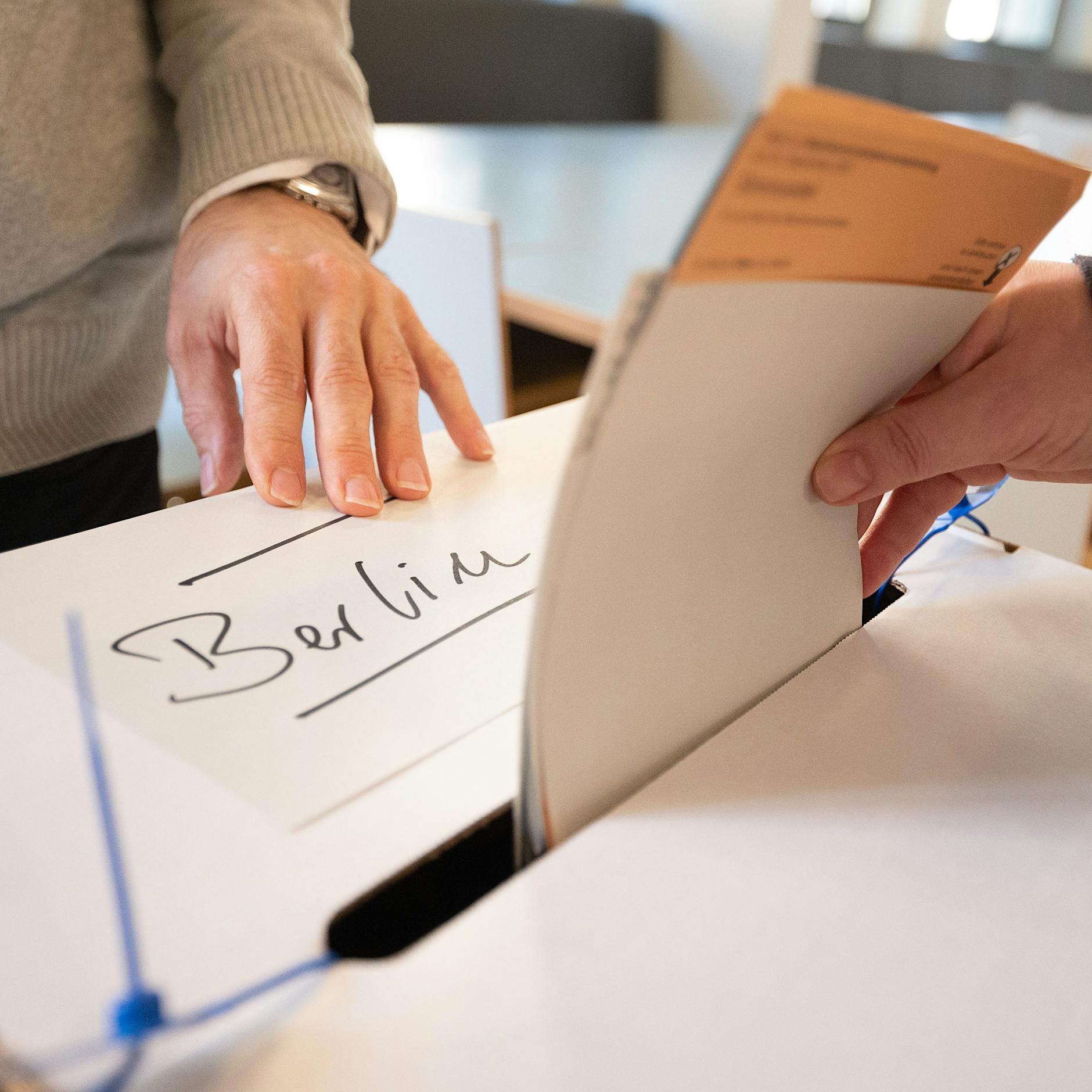 Wie bei der Pannenwahl 2021: DIESER Berliner Politiker steht schon wieder mit falschem Namen auf dem Stimmzettel