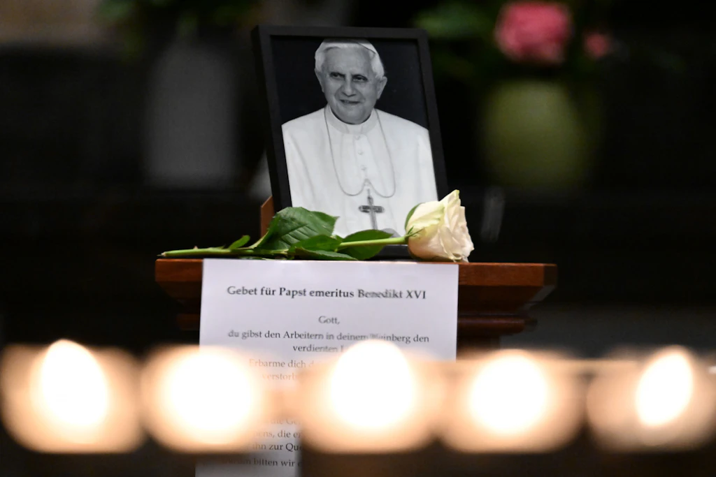 Papst Benedikt bricht posthum Schweigen: „Schwulen-Clubs“ und Pornofilme im Vatikan