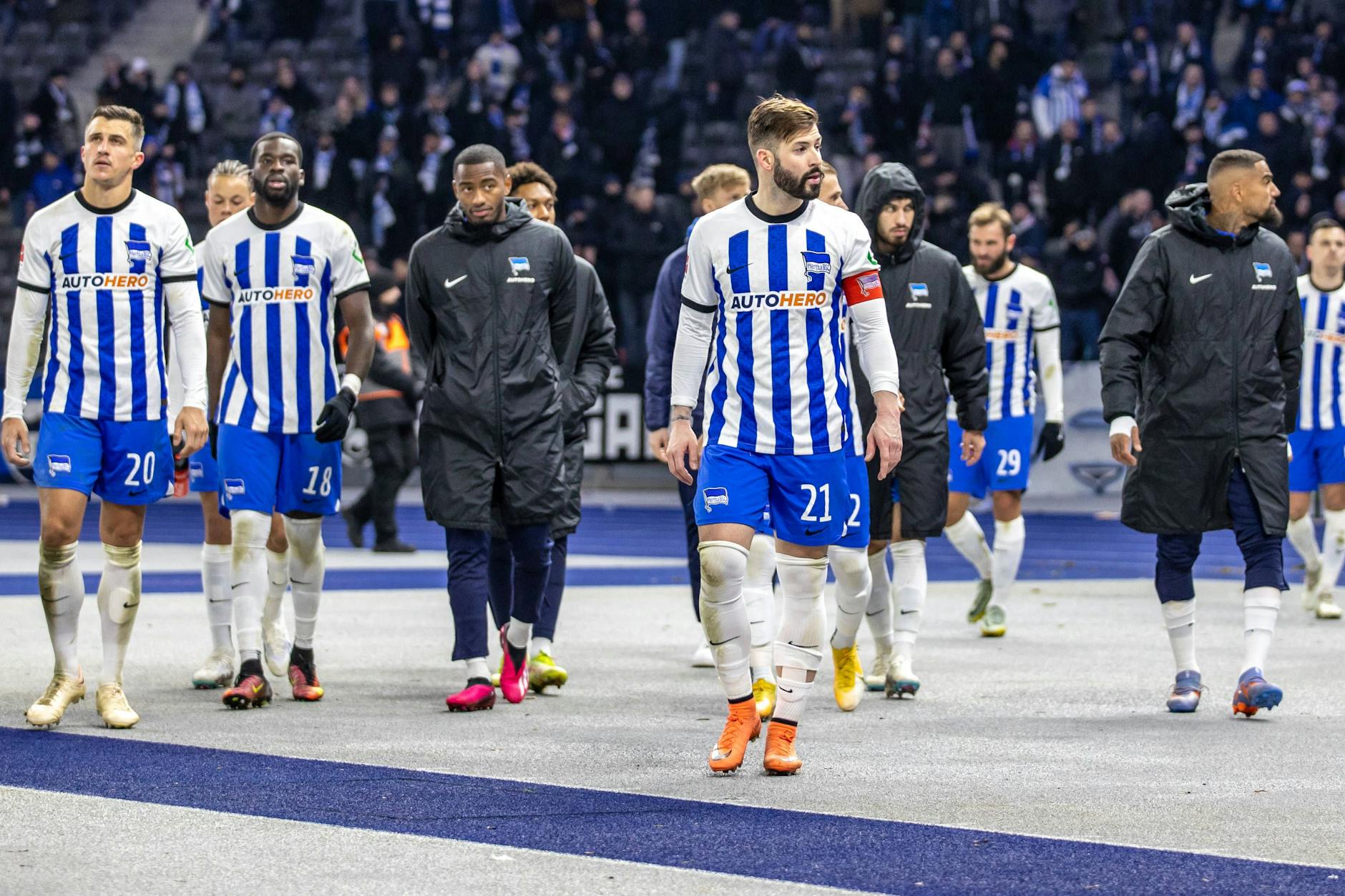 Leere Blicke weit und breit: Die Hertha-Profis nach dem 0:5 gegen Wolfsburg
