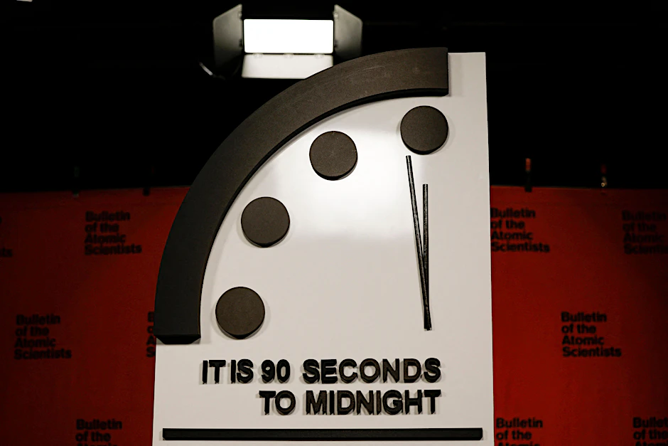 Die Doomsday-Uhr wurde am Dienstag auf neunzig Sekunden vor Mitternacht vorgestellt.&nbsp;