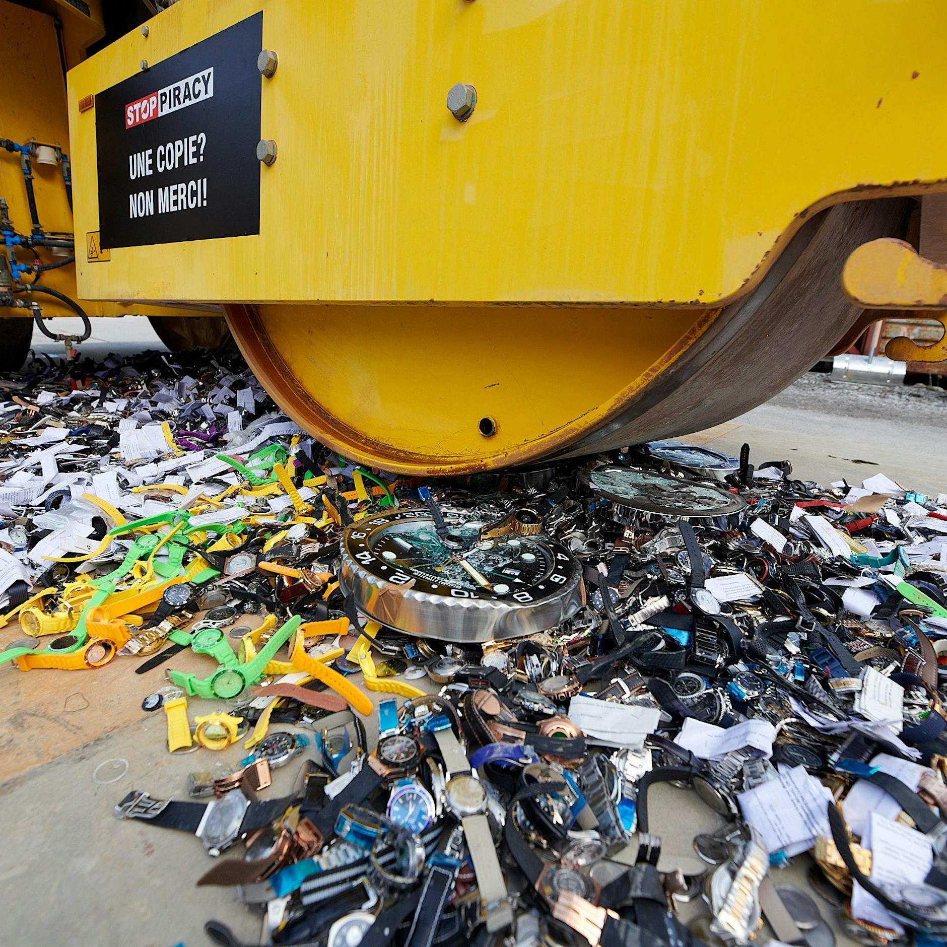 Klar, die ist echt! Vielleicht ... Milliardengeschäft mit Fake-Uhren