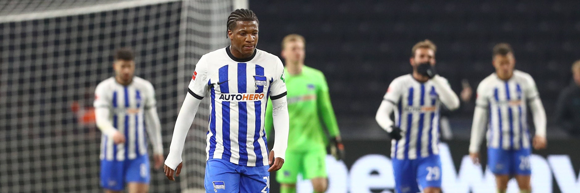 Hängende Köpfe, verzweifelte Blicke: Hertha BSC hatte beim 0:5 gegen Wolfsburg nicht den Hauch einer Chance. 