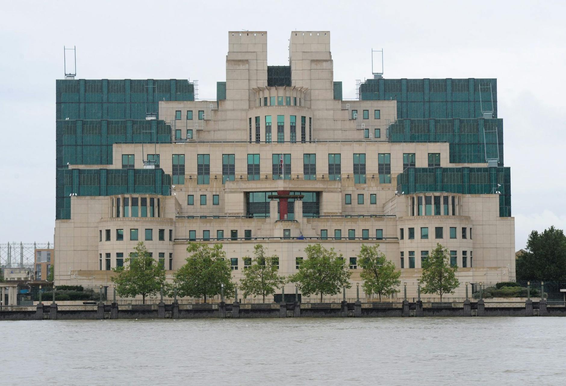 ARCHIV - Die Zentrale des britischen Geheimdienstes in London.