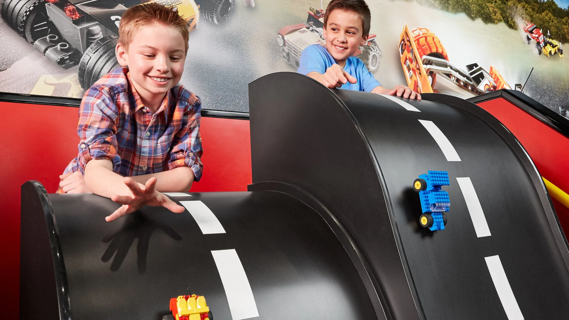 <strong>LEGO Racers</strong>: baue Dein LEGO-Auto und teste es auf der Rennstrecke. Hier kommen kleine und <strong>große Autorennfans</strong> ganz auf ihre Kosten und können ihre <strong>Kreativität in Geschwindigkeit</strong> verwandeln.