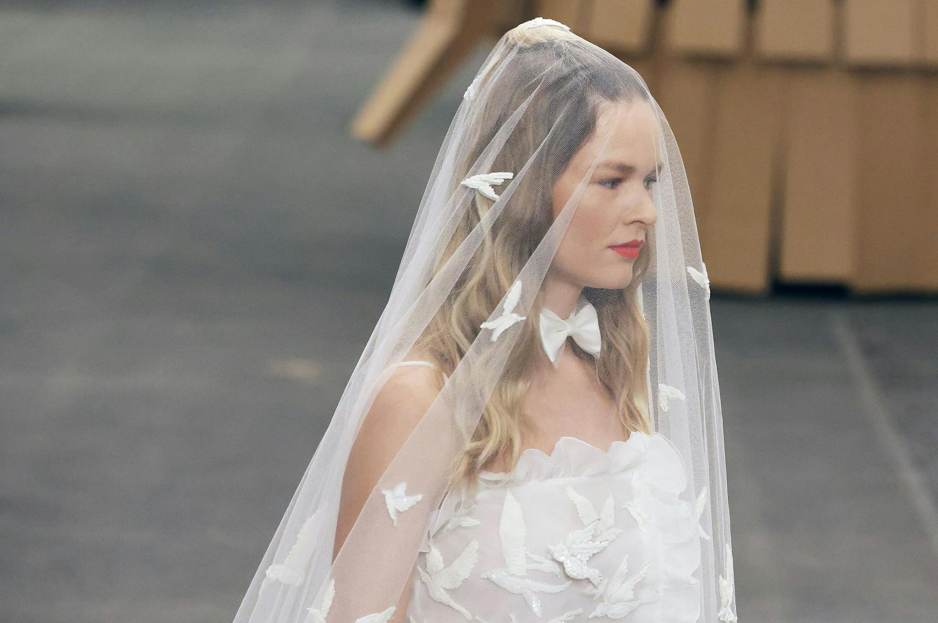 Im Brautlook bei Chanel in Paris.