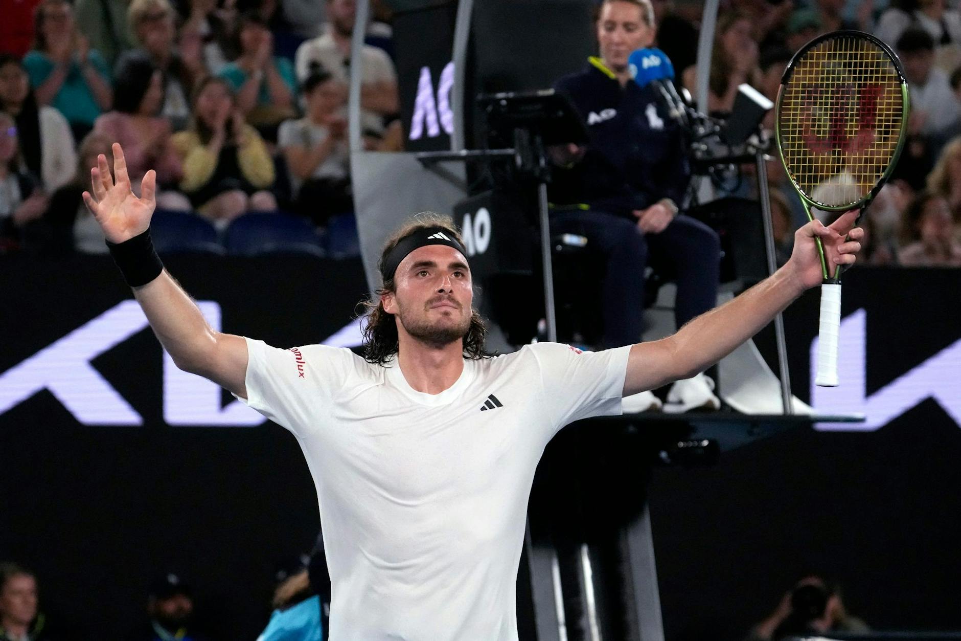 Setzte sich im Achtelfinale der Australian Open in fünf Sätzen gegen den Italiener Jannik Sinner durch: Der Grieche Stefanos Tsitsipas.