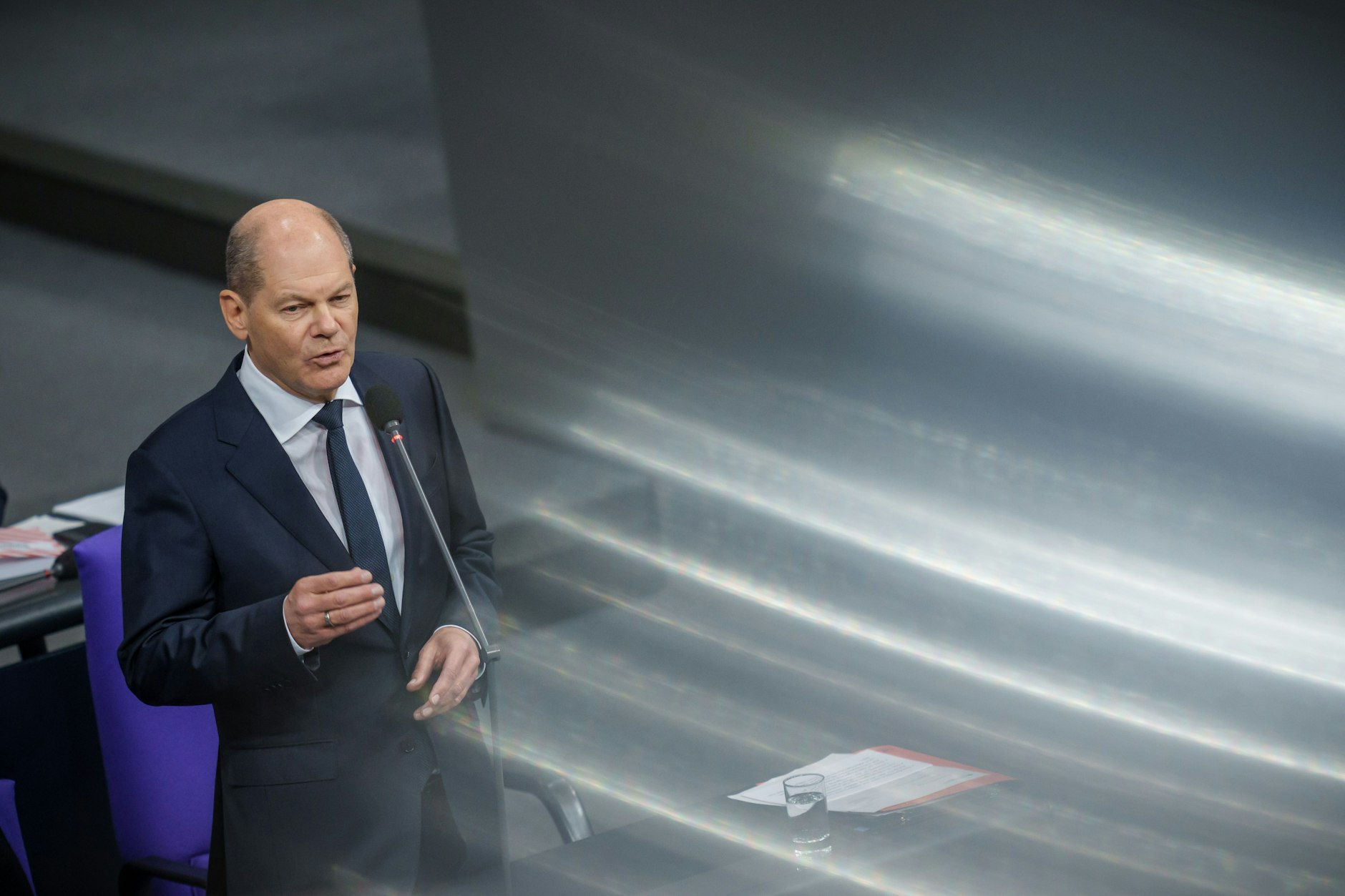 Bundeskanzler Olaf Scholz (SPD) bei der Regierungsbefragung im Bundestag