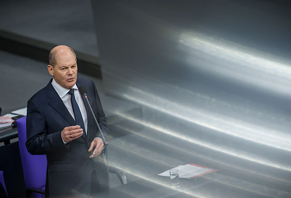 Bundeskanzler Olaf Scholz (SPD) bei der Regierungsbefragung im Bundestag