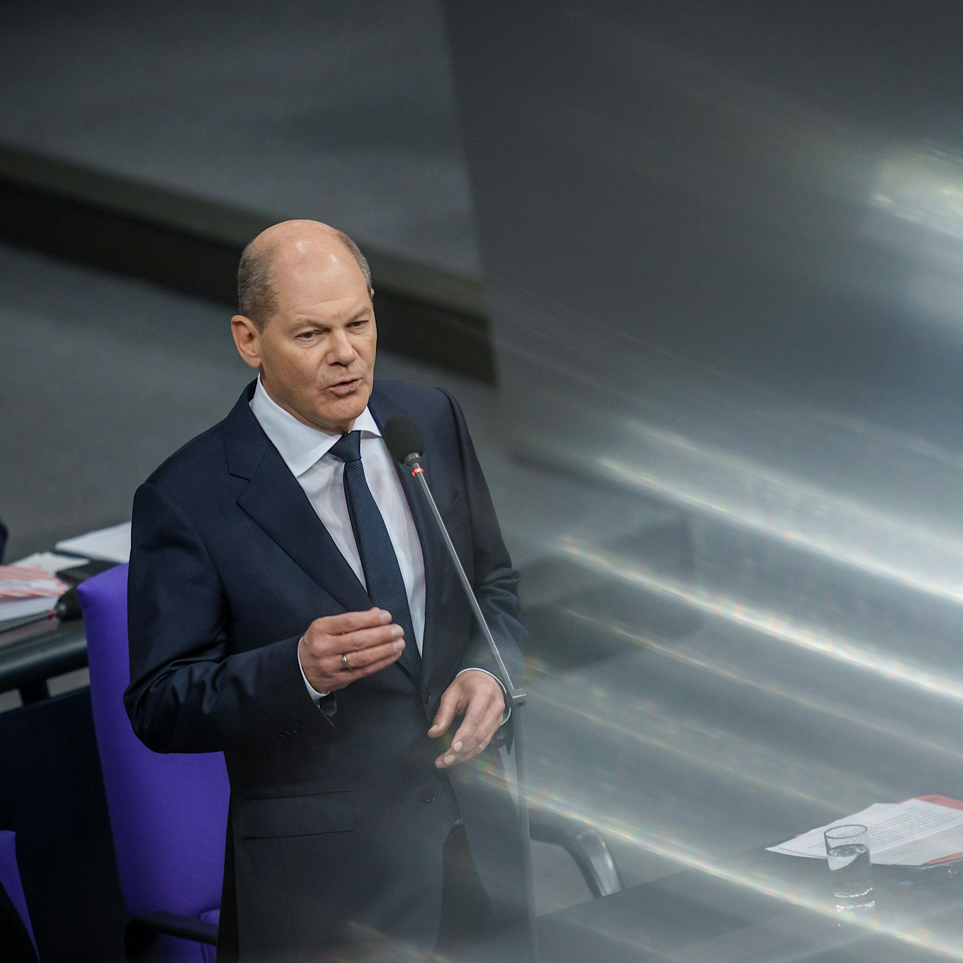 Scholz verteidigt Kampfpanzer-Lieferung – und sein Zögern