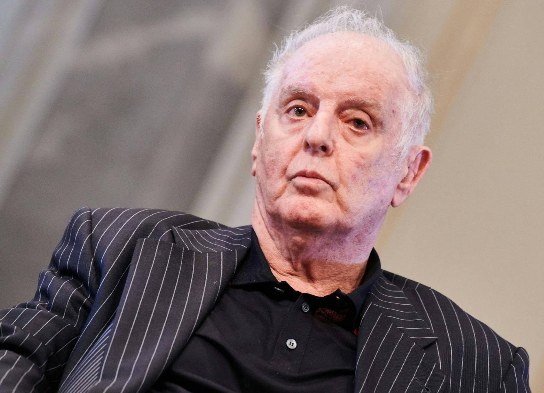 ARCHIV - Daniel Barenboim bei einer Pressekonferenz in der Staatsoper.