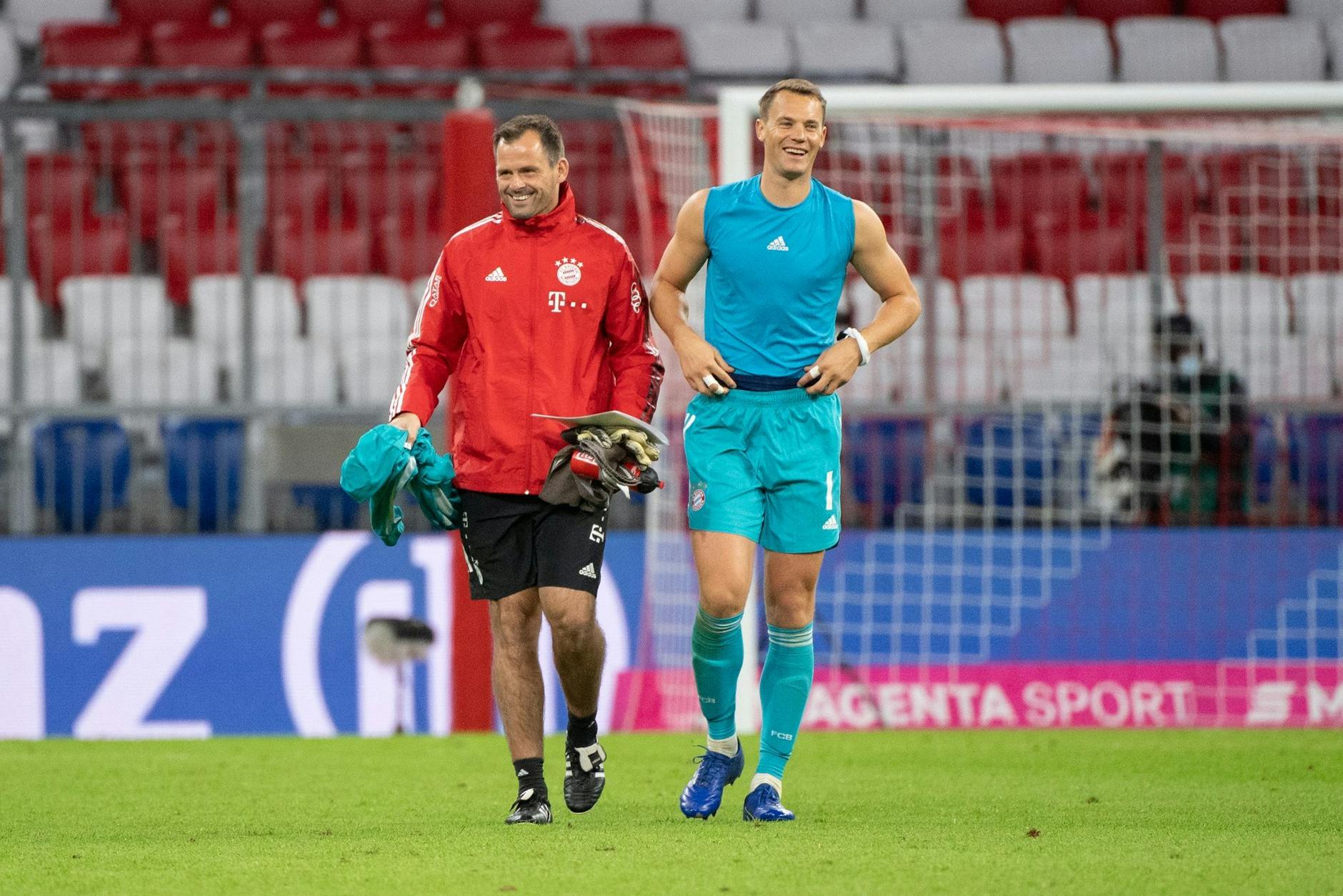 ARCHIV - Ende eines Erfolgsduos: Toni Tapalovic (l) und Manuel Neuer.