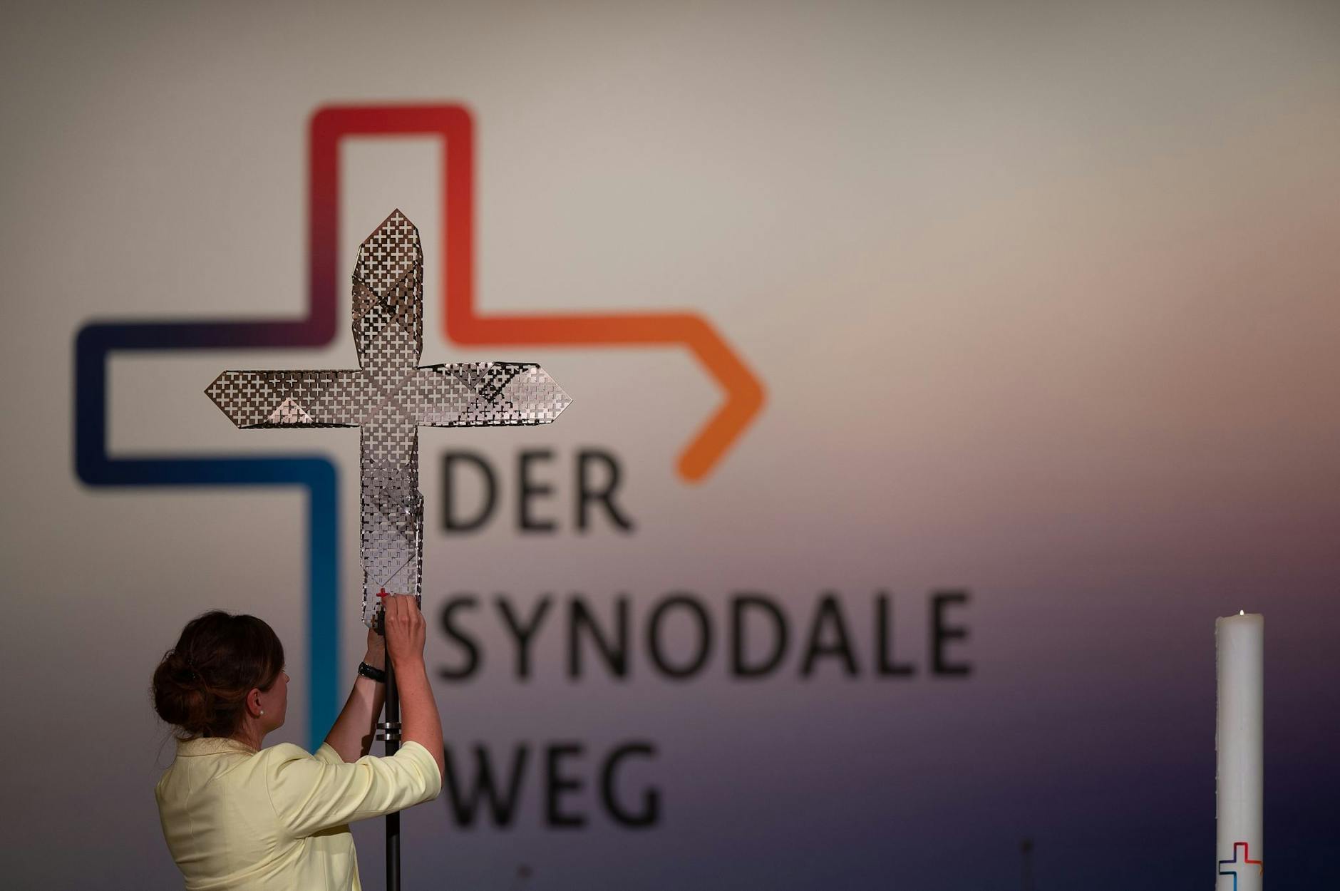 ARCHIV - Seit fast vier Jahren läuft unter dem Namen Synodaler Weg ein Reformprozess in der katholischen Kirche in Deutschland.