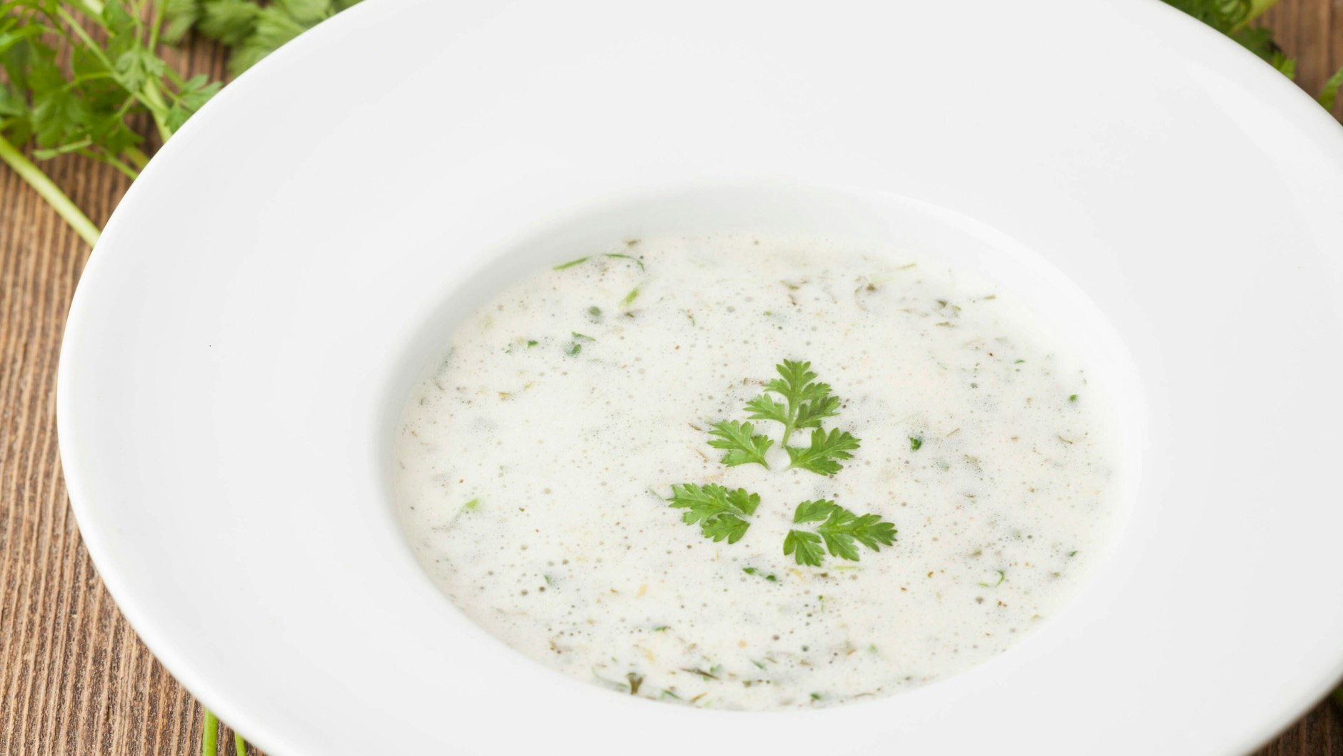 Die Knoblauchsuppe wird mit diesem Rezept besonders aromatisch.