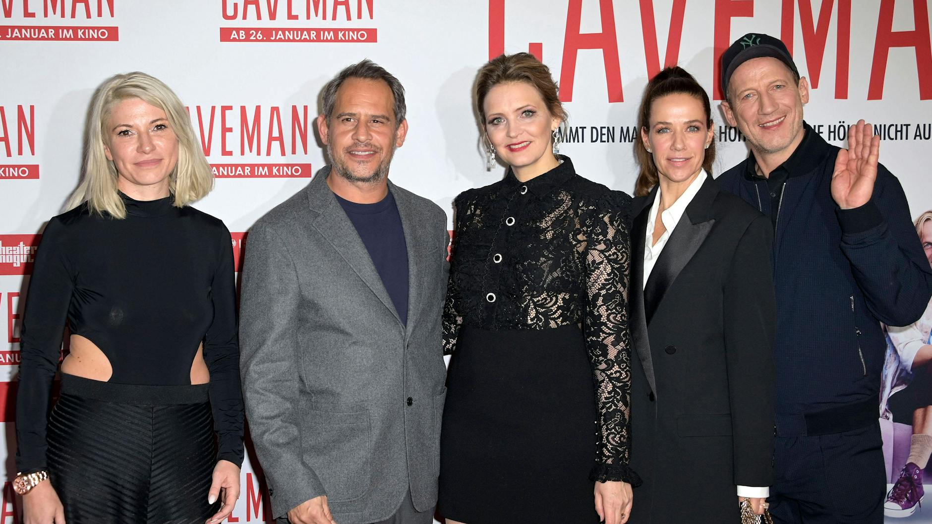 V. l.: Laura Lackmann, Moritz Bleibtreu, Laura Tonke, Alexandra Neldel und Wotan Wilke Möhring bei der Premiere des Kinofilms „Caveman“ im Zoo-Palast Berlin.