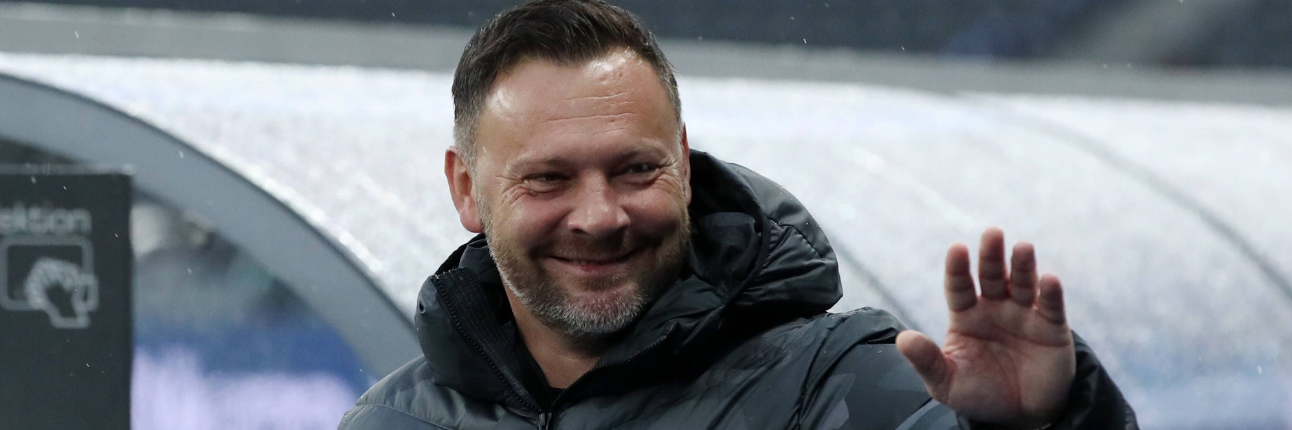 Herthas Vereinsikone Pal Dardai grüßte im November 2021 nach einem 1:1 gegen Augsburg noch nett, zwei Tage später wurde er beurlaubt.