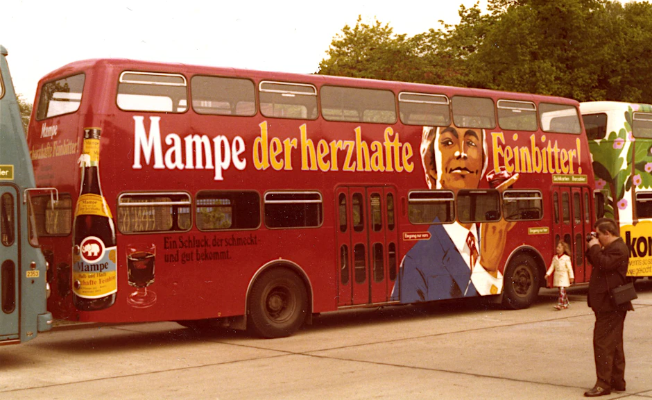 BVG-Bus mit Mampe-Werbung um 1990 in Berlin&nbsp;