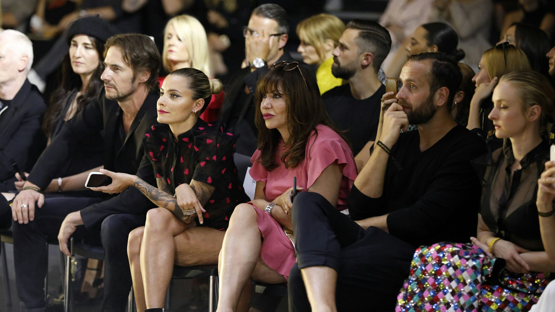 Sophia Thomalla, ihre Mutter Simone und ihr damaliger Lebensgefährte Silvio Heinevetter im Jahr 2018 auf der Berliner Fashion Week.