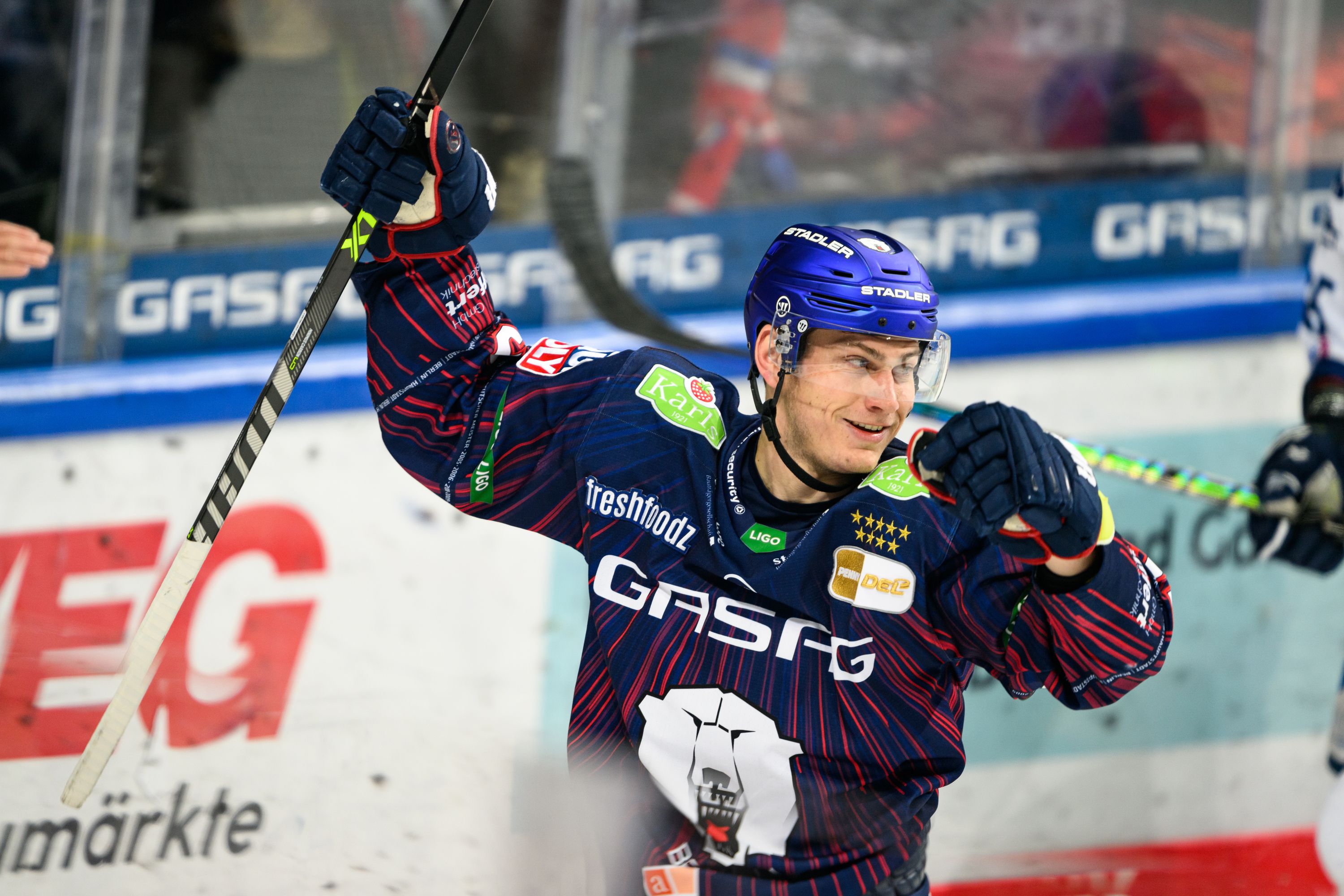 Image - 5. Sieg in Serie für Eisbären Berlin, Dreierpack von Pföderl: Leo ledert Straubing weg