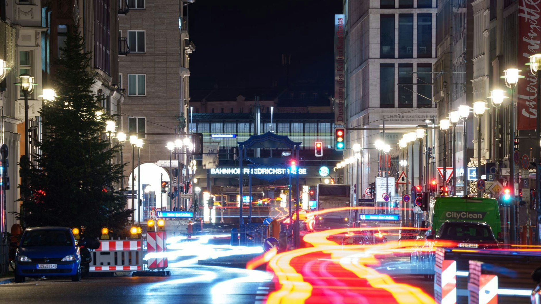 Blick auf die Friedrichstraße: Sie soll am Montag für Autos wieder dicht sein.