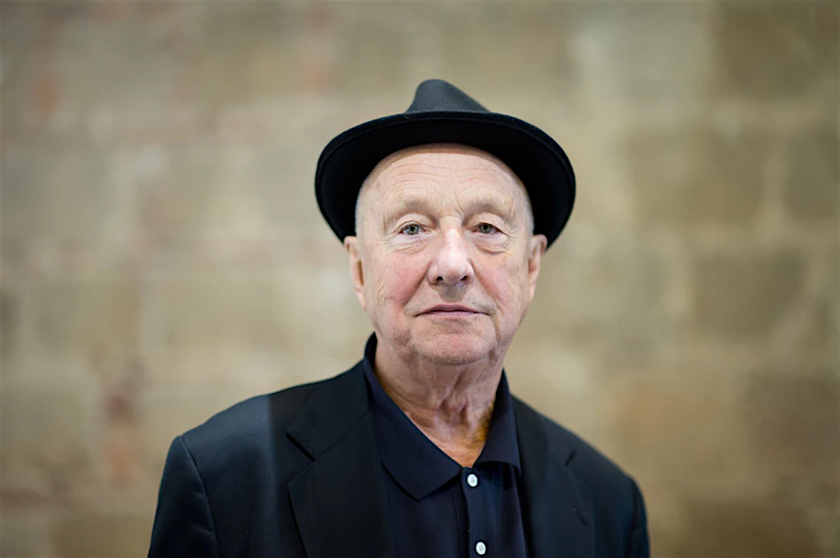 ARCHIV - Der Maler und Bildhauer Georg Baselitz im Residenzschloss in der Ausstellung «Hintergrundgeschichten - Georg Baselitz».  