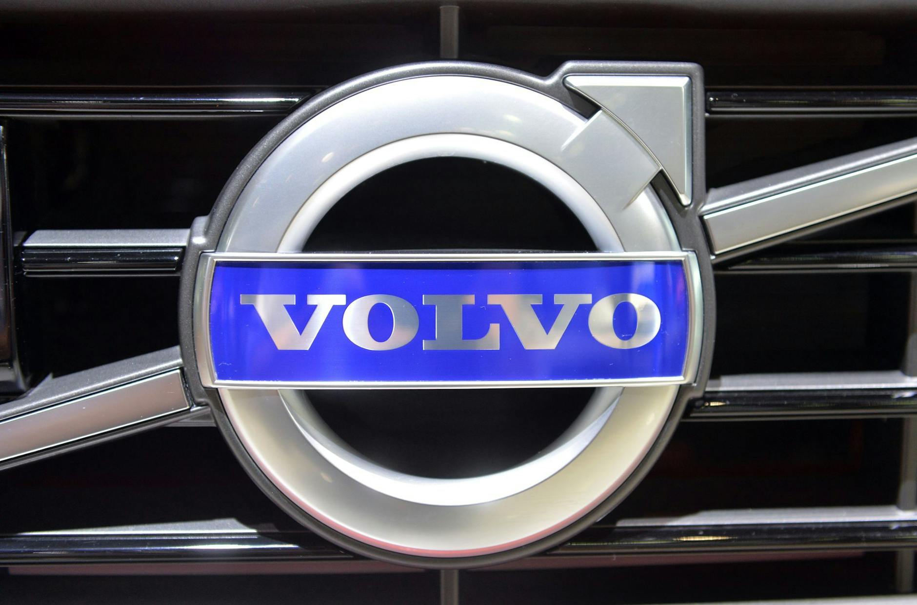 ARCHIV - Softwareprobleme im Bremssteuermodul möglich: Der schwedische Autobauer Volvo ruft Fahrzeuge zurück.