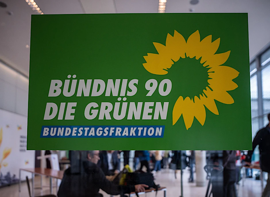 ARCHIV - Das Logo der Fraktion von Bündnis90/Die Grünen im Deutschen Bundestag.  