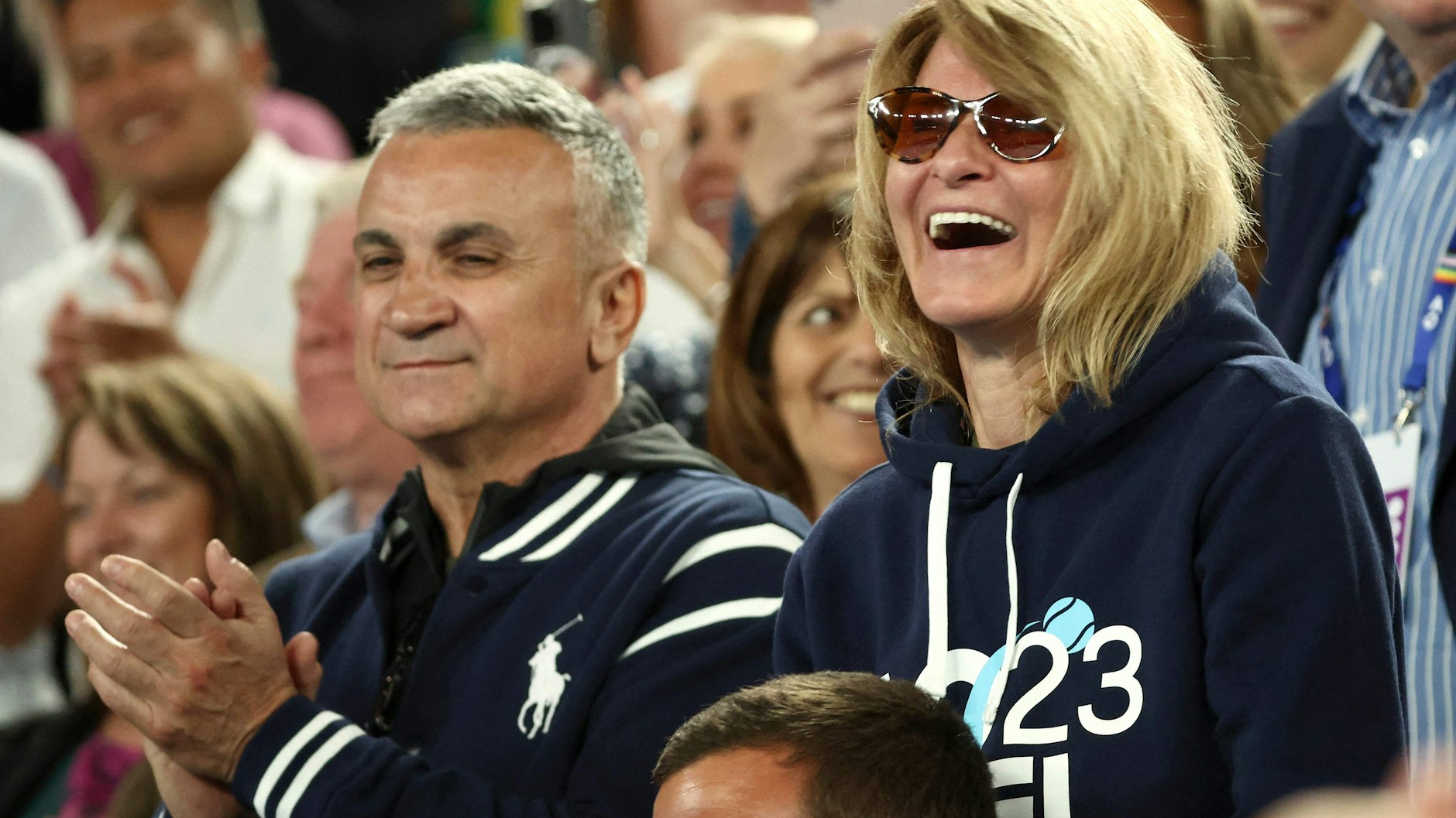 Srdjan Djokovic mit seiner Frau Dijana in der Rod Laver Arena.