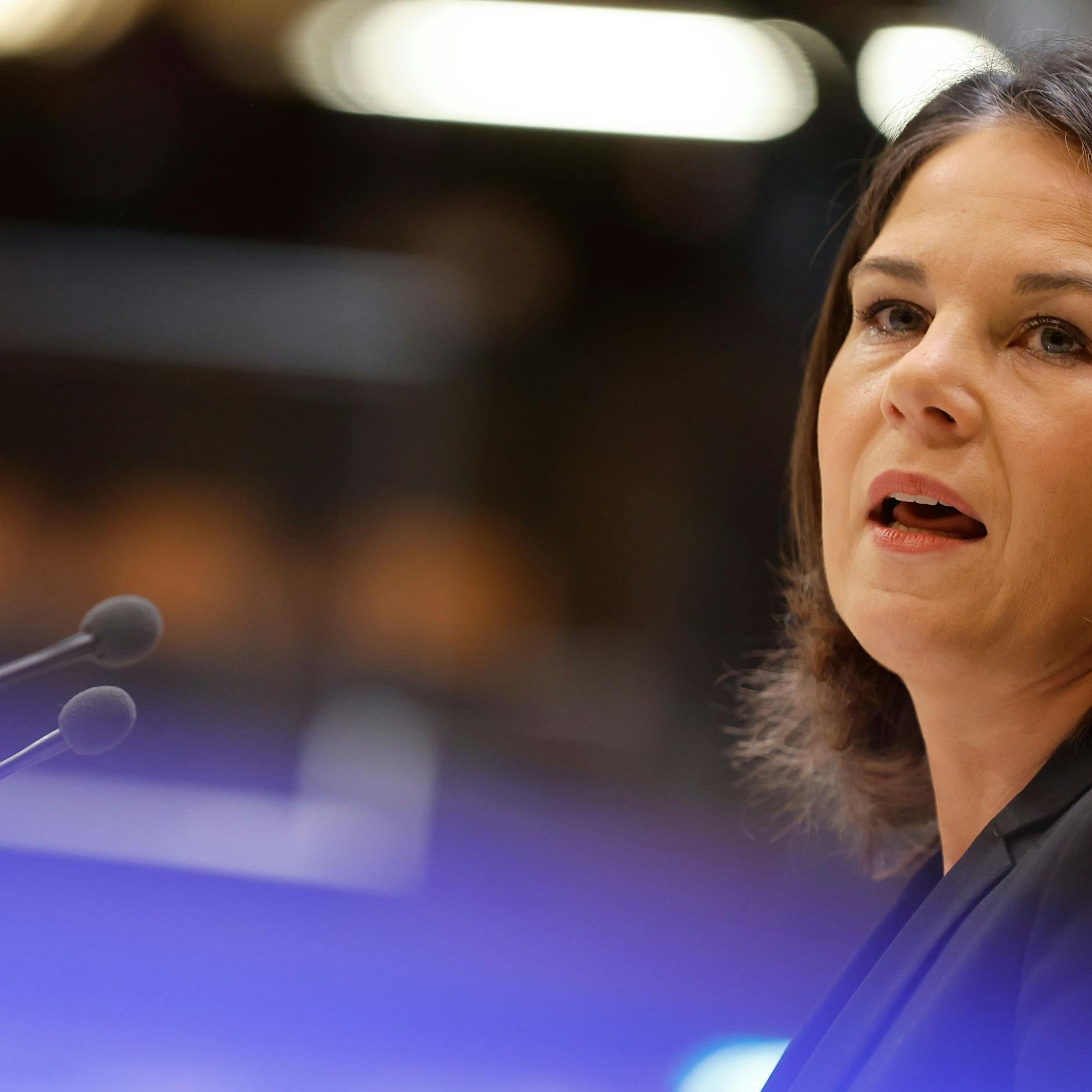 Hier erklärt Außenministerin Baerbock Russland den Krieg – und löst einen Riesen-Shitstorm aus