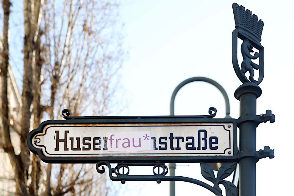 Das kann nur Ironie sein: Ein Straßenschild der Berliner Husemannstraße.