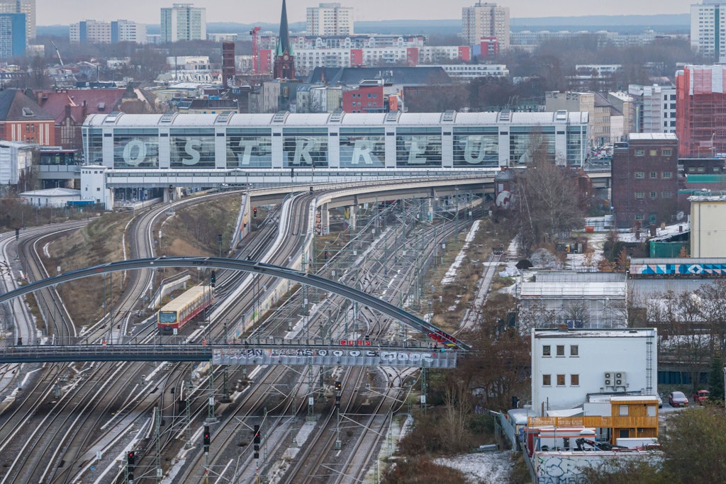 Rolltreppen am Ostkreuz gesperrt Schlangen am Aufzug und genervte