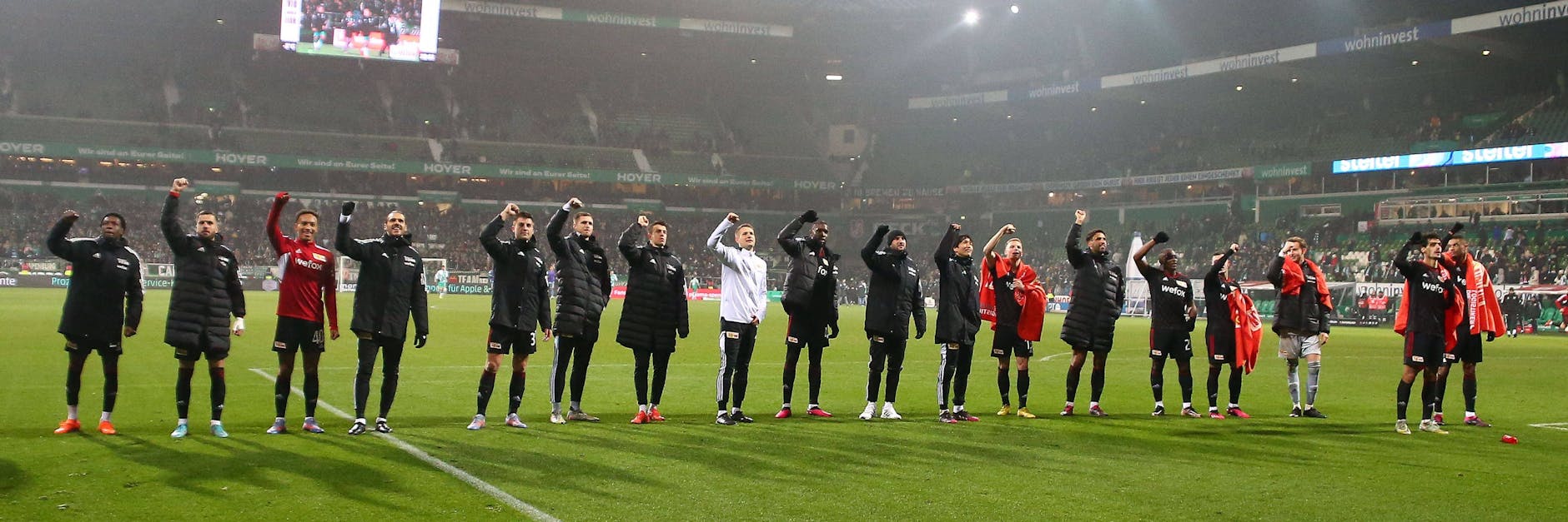 Lieb gewonnener Jubel der Roten, diesmal in schwarzen Gewändern. Der 1. FC Union feiert in Bremen die nächsten drei Zähler im Kampf gegen die Großen der Liga.